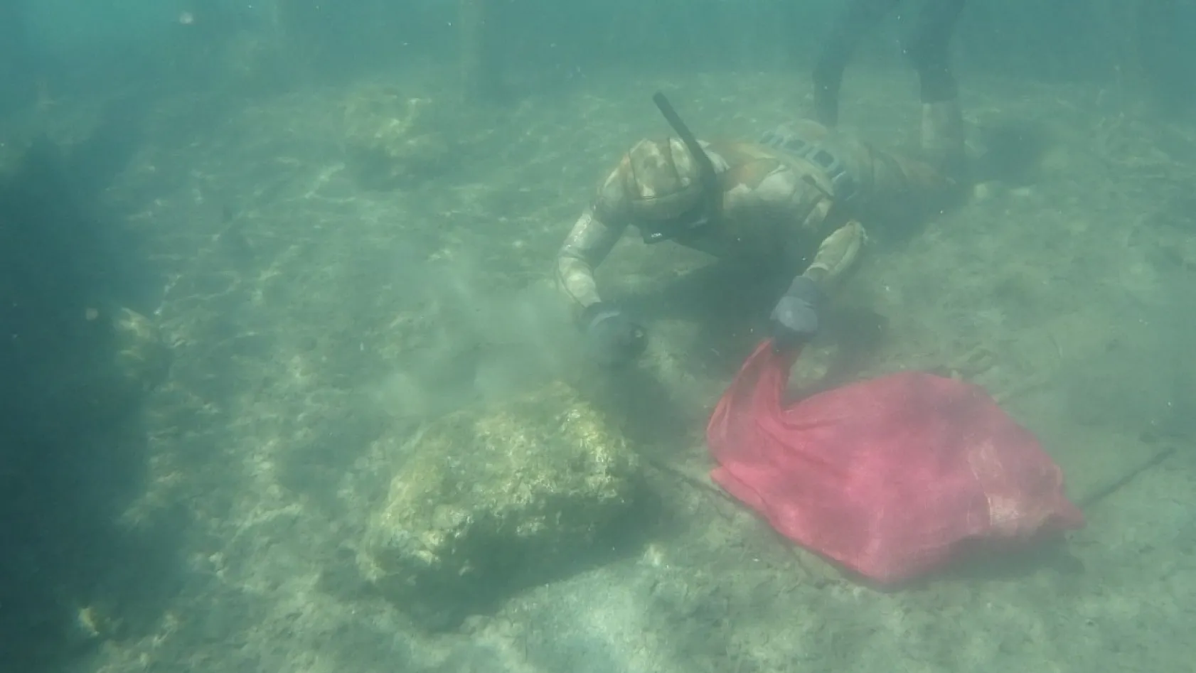 Bodrum'da dalgıçlar deniz dibinden 250 kilogram atık çıkardı