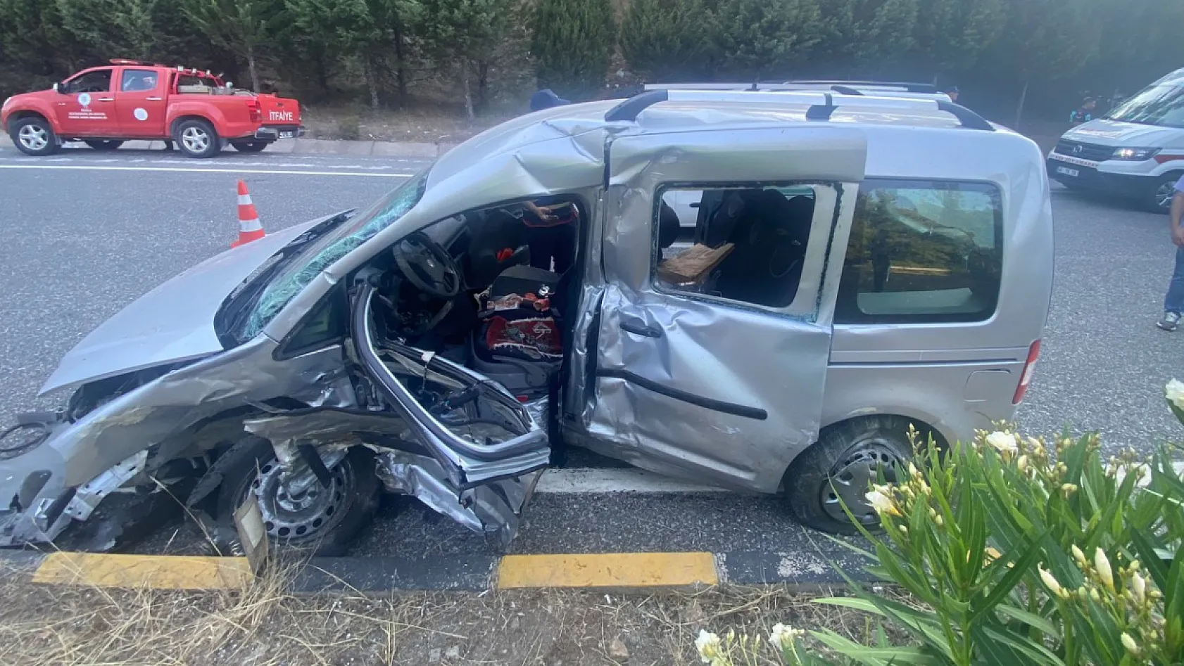 Muğla'da iki kamyonetin çarpıştığı kazada 1 kişi öldü, 3 kişi yaralandı