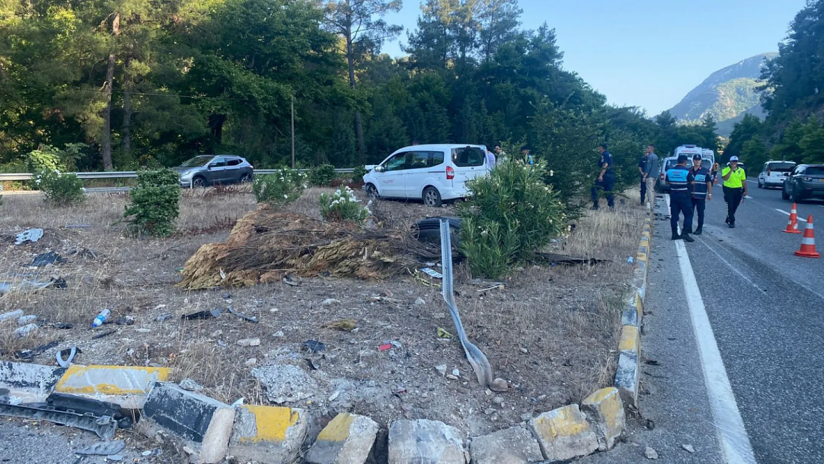 Muğla'da iki kamyonetin çarpıştığı kazada 1 kişi öldü, 3 kişi yaralandı