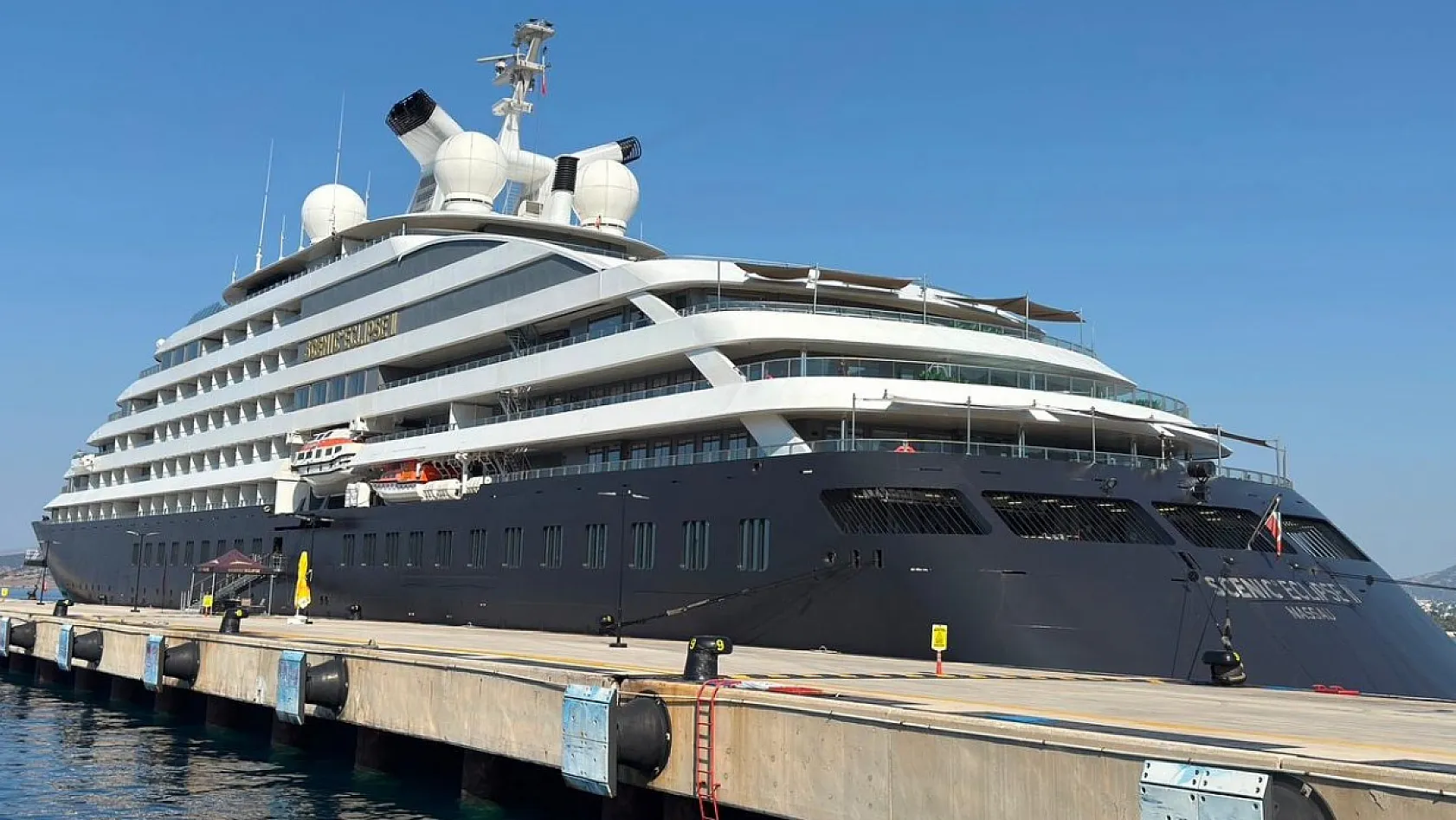 Bodrum'a 'Scenic Eclipse 2' kruvaziyeriyle 218 turist geldi