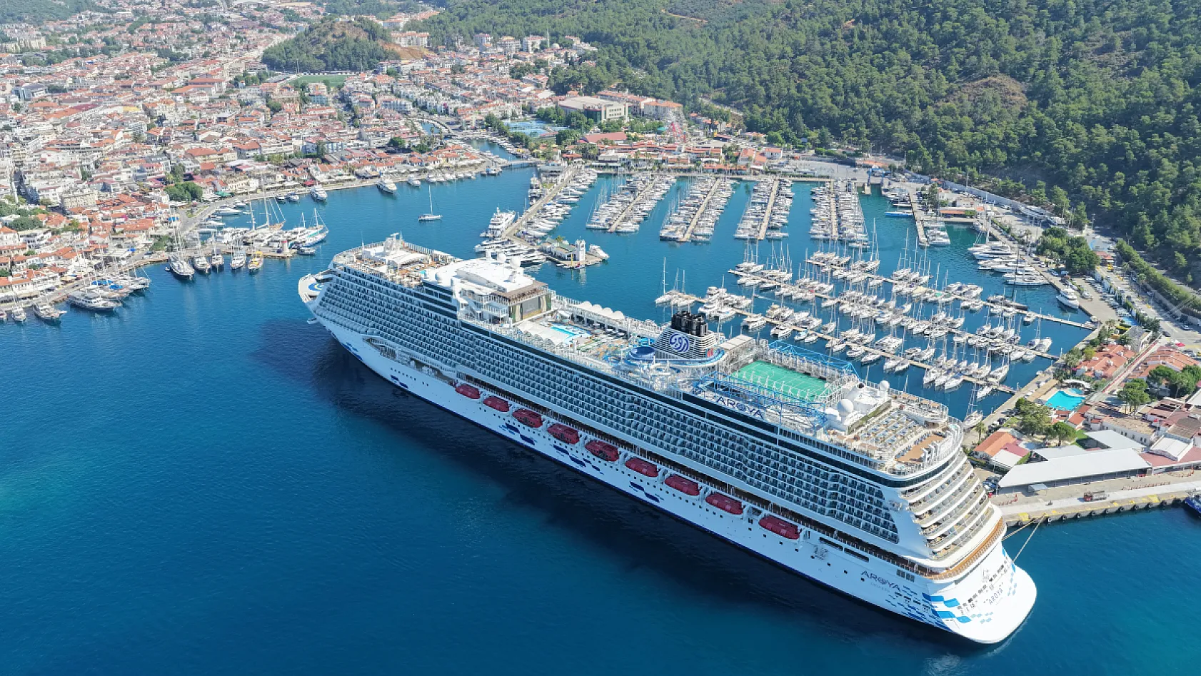 'Aroya' kruvaziyeri Marmaris'e 2 bin 667 turist getirdi