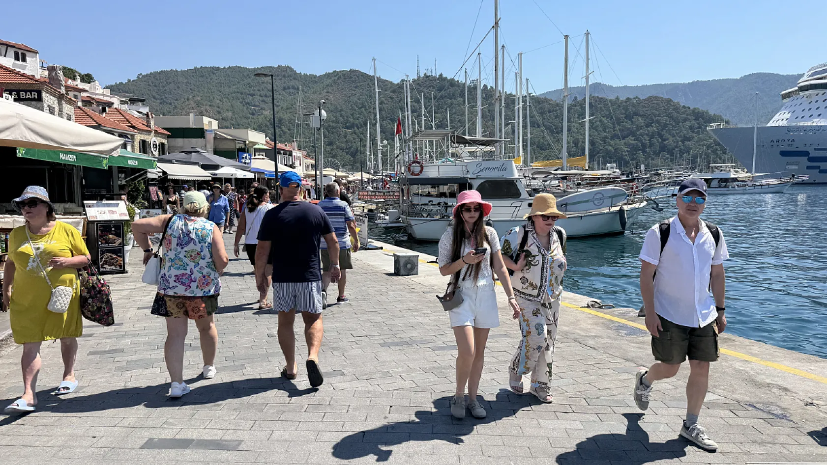 'Aroya' kruvaziyeri Marmaris'e 2 bin 667 turist getirdi