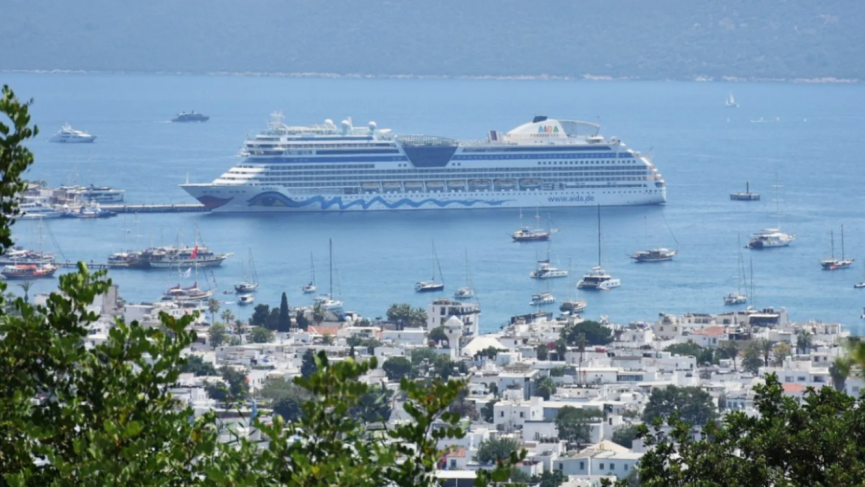 'Aidablu' kruvaziyeri Bodrum'a 2 bin 349 turist getirdi