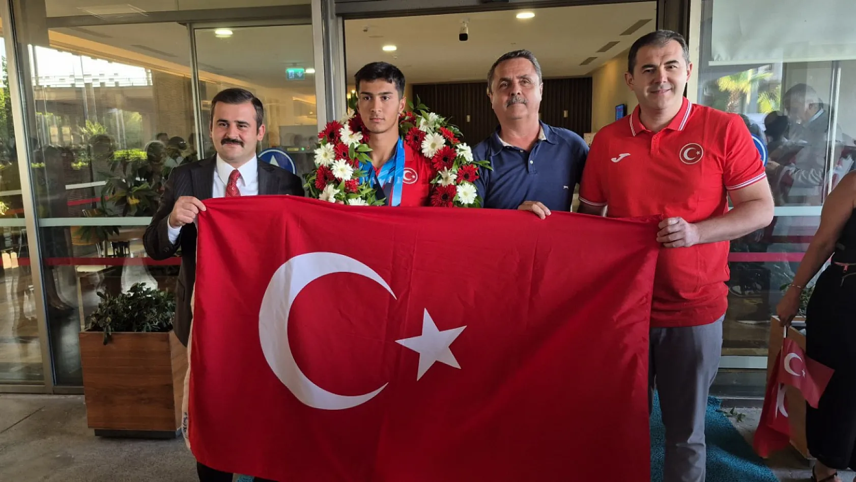 Türk kanosu adına ilke imza atan Rahmi Kaan Karahan, Muğla'da törenle karşılandı