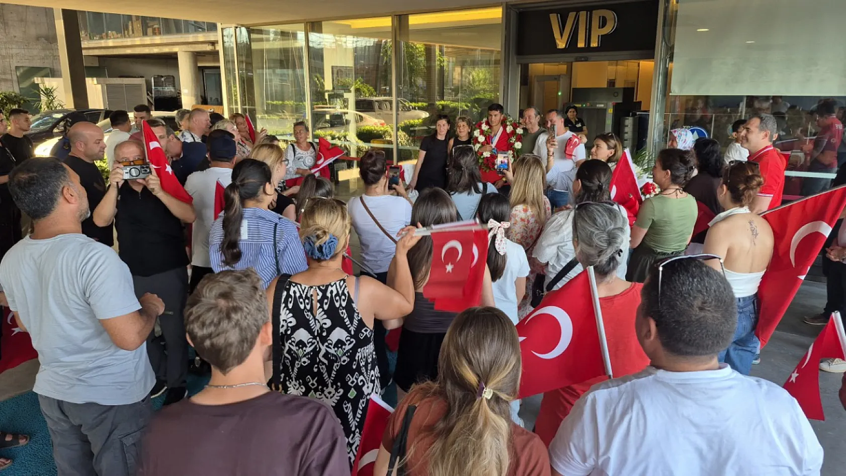 Türk kanosu adına ilke imza atan Rahmi Kaan Karahan, Muğla'da törenle karşılandı