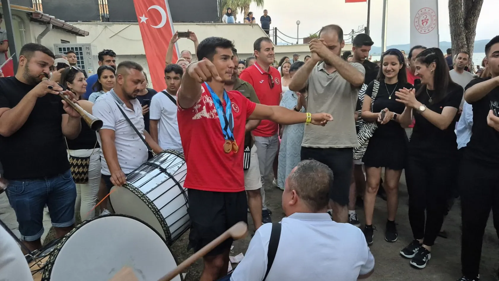 Türk kanosu adına ilke imza atan Rahmi Kaan Karahan, Muğla'da törenle karşılandı