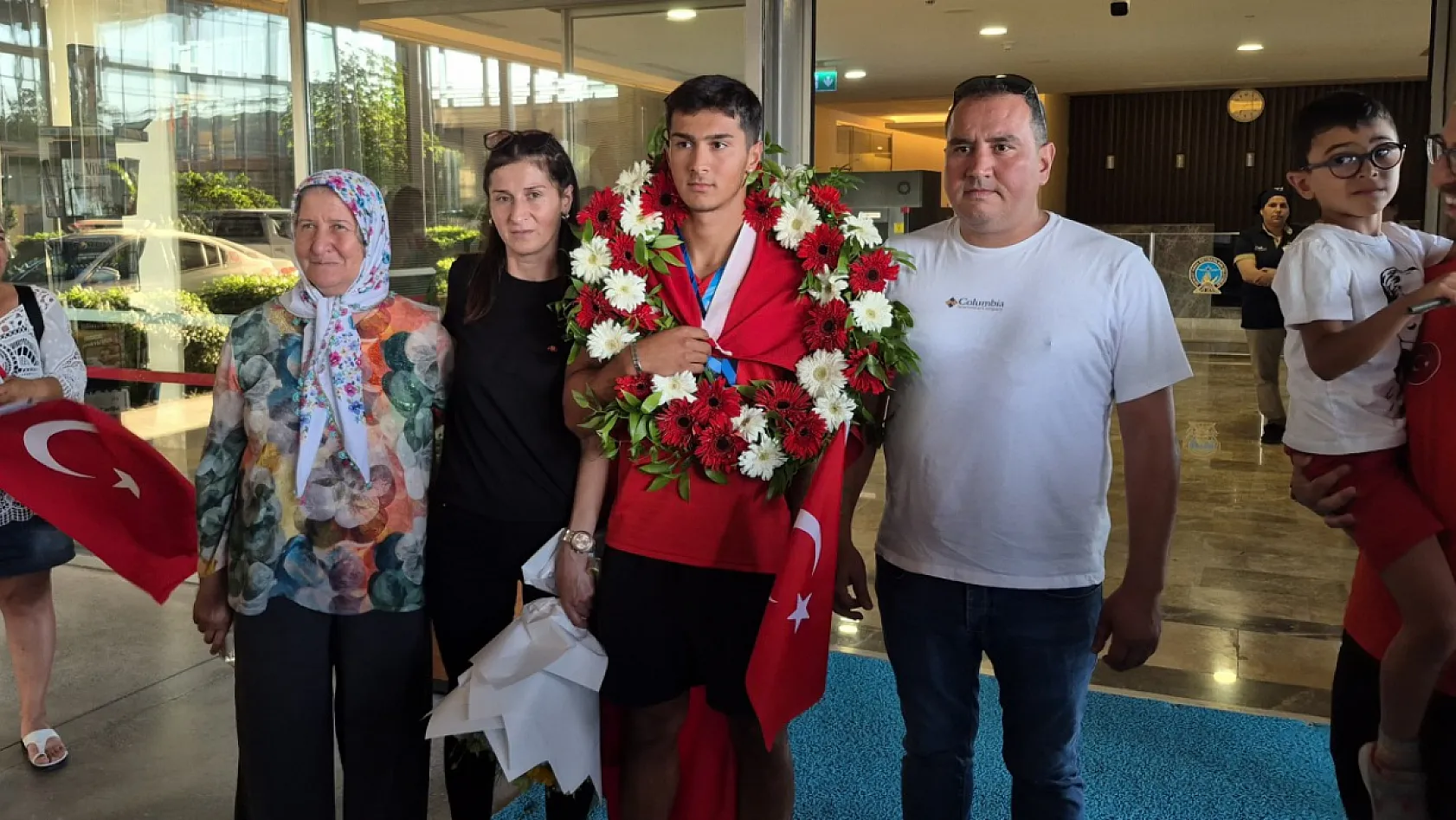 Türk kanosu adına ilke imza atan Rahmi Kaan Karahan, Muğla'da törenle karşılandı
