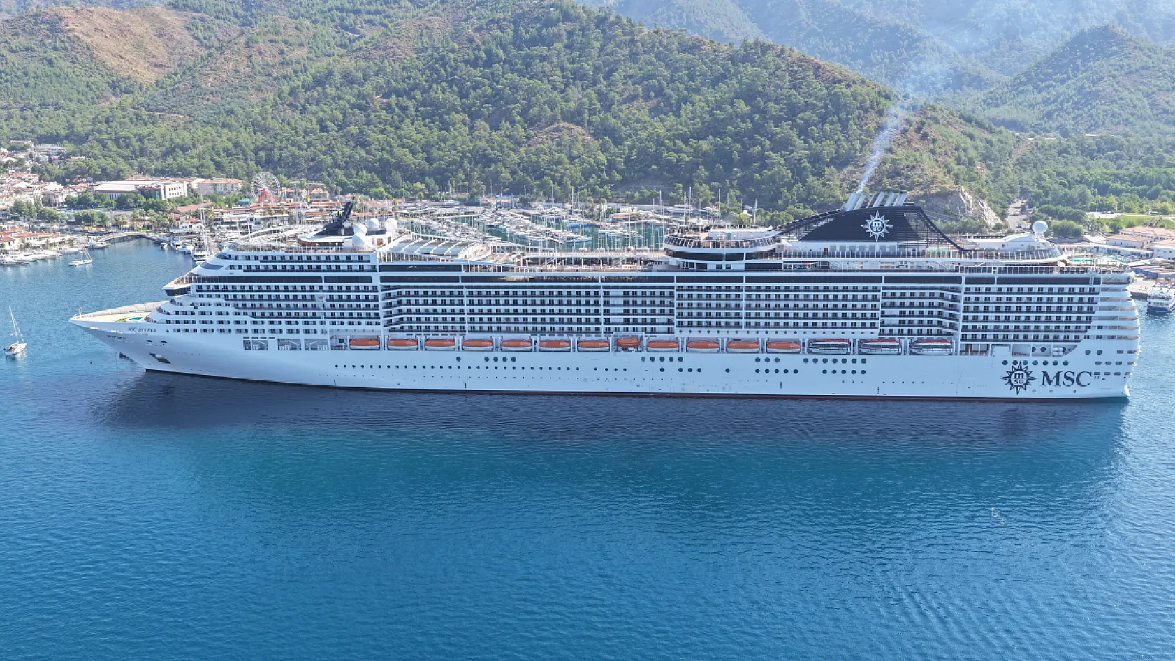 'MSC Divina' kruvaziyeri Marmaris'e 4 bin 84 turist getirdi