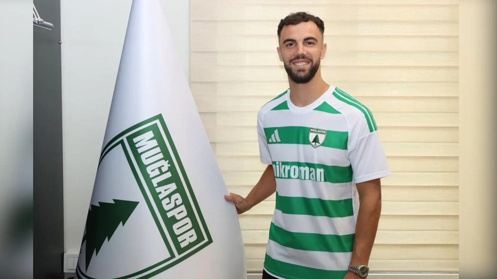 Muğlaspor, Jurgen Çelhaka'yı renklerine bağladı