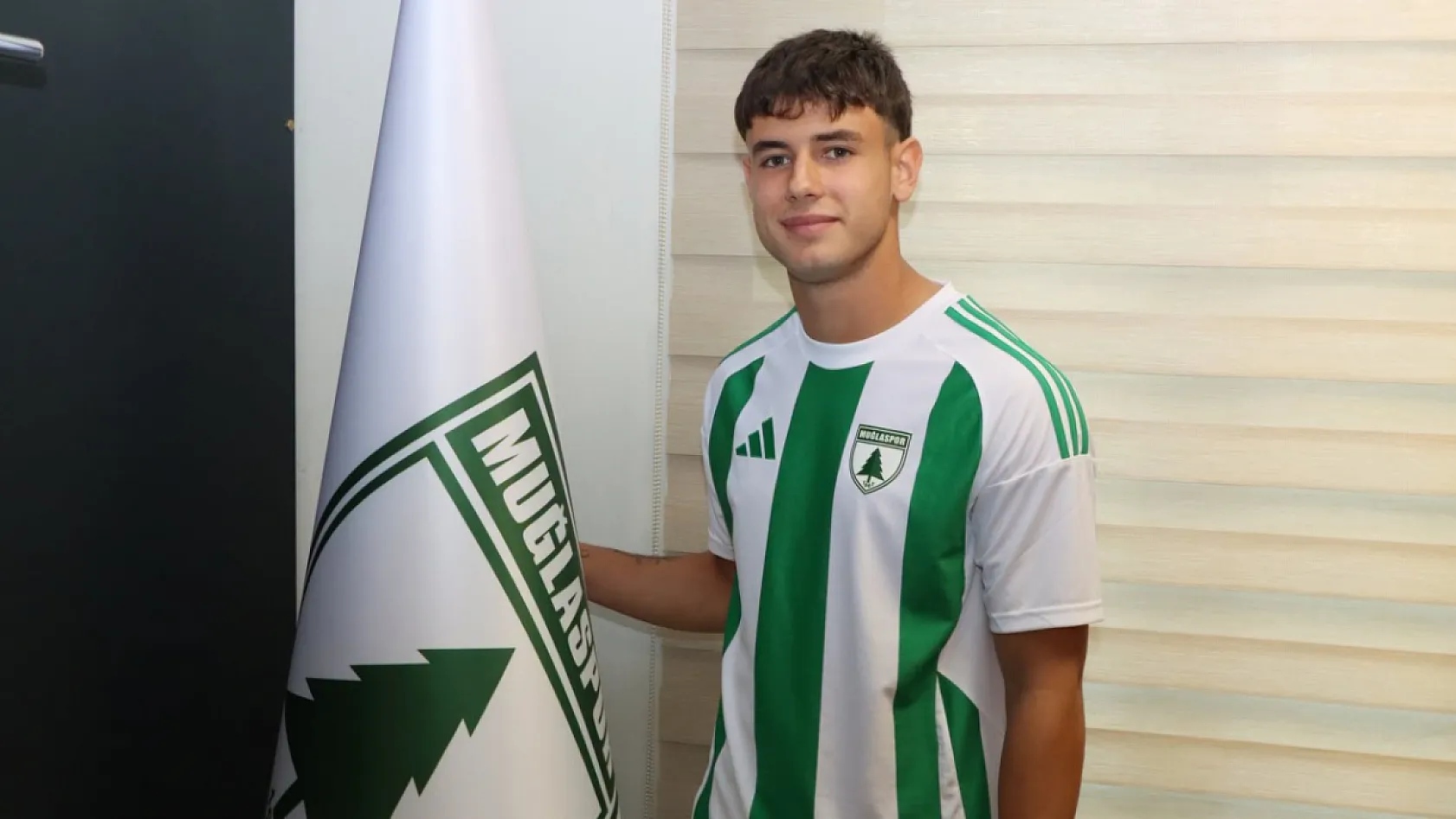 Muğlaspor, genç futbolcu Baran Ekiz'i renklerine bağladı