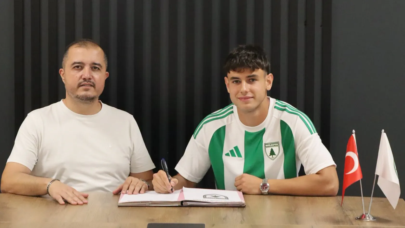 Muğlaspor, genç futbolcu Baran Ekiz'i renklerine bağladı