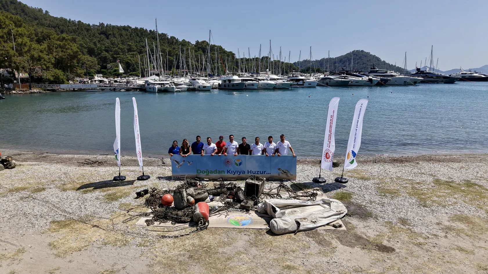 Fethiye'deki Göcek Halk Plajı'nda deniz dibi temizliği yapıldı