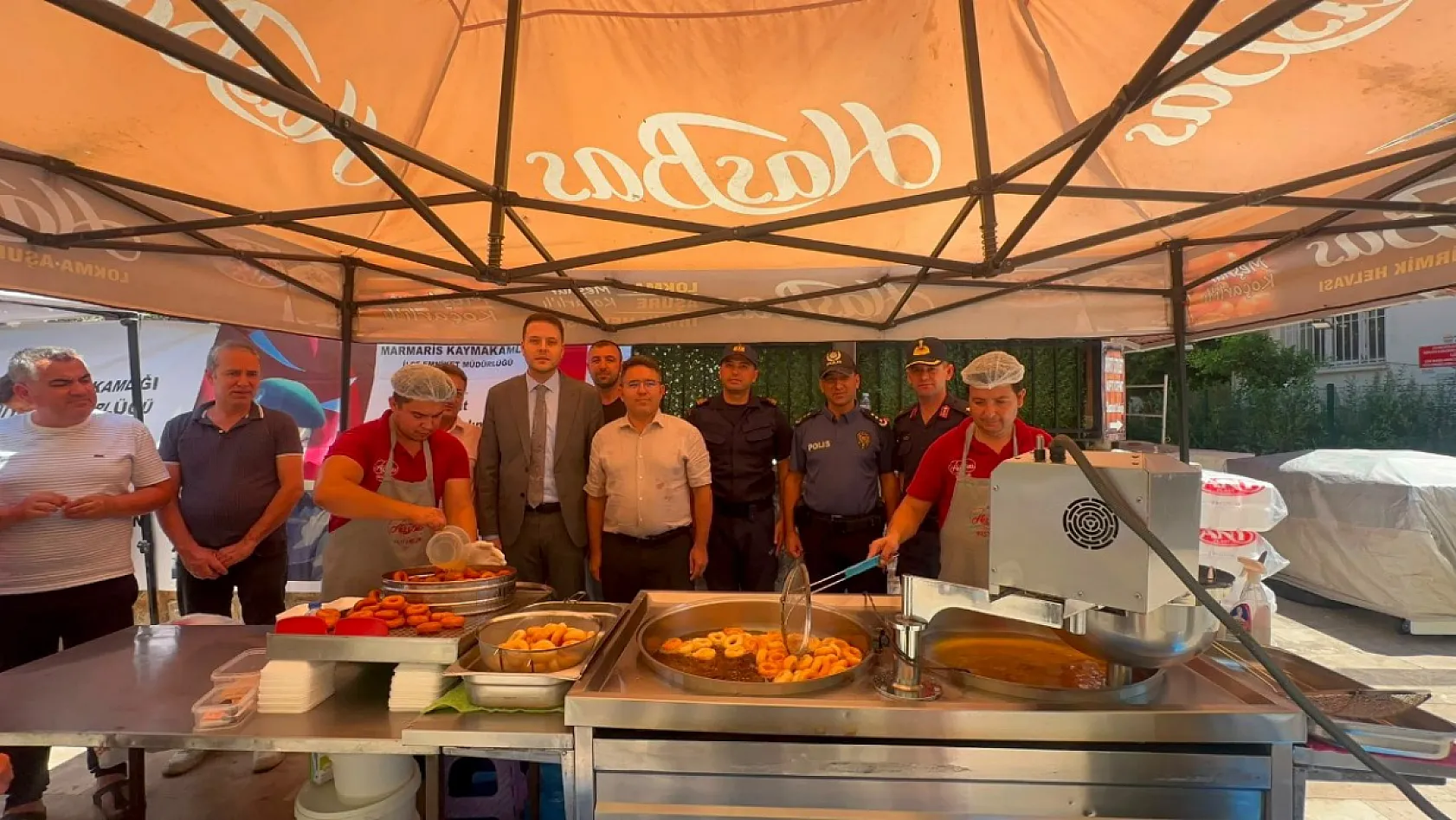 Marmaris'te 15 Temmuz şehitleri anısına lokma dağıtıldı