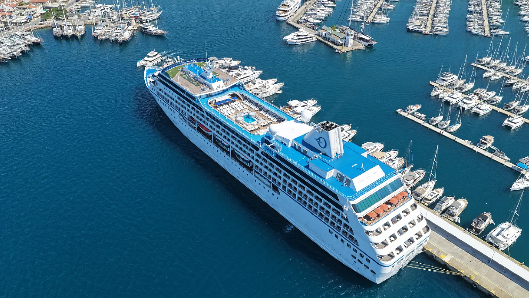 'Regatta' kruvaziyeri Marmaris'e 481 yolcusuyla geldi
