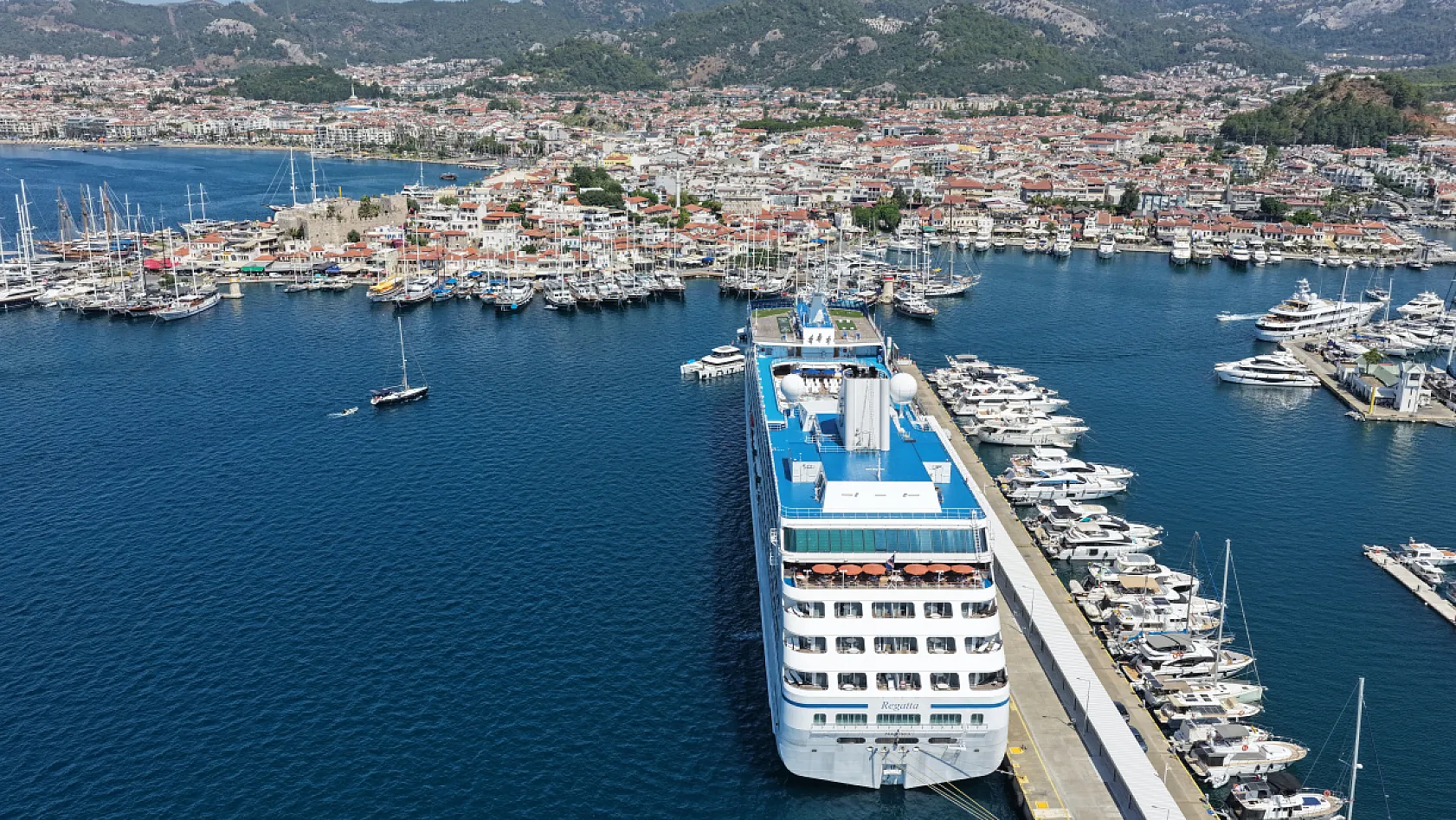'Regatta' kruvaziyeri Marmaris'e 481 yolcusuyla geldi