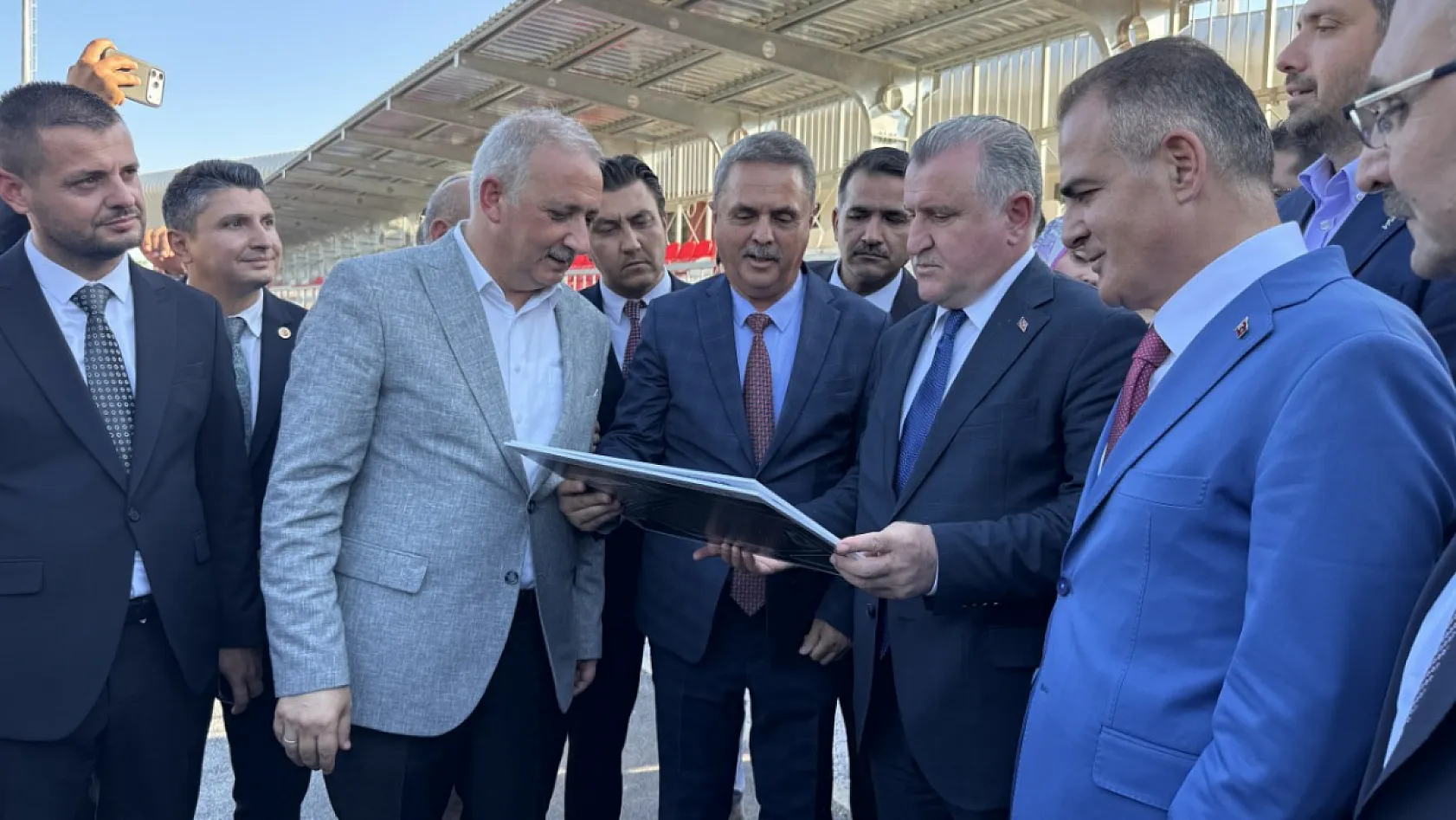 Bakan Osman Aşkın Bak'tan Marmaris'e Olimpik Yüzme Havuzu Müjdesi