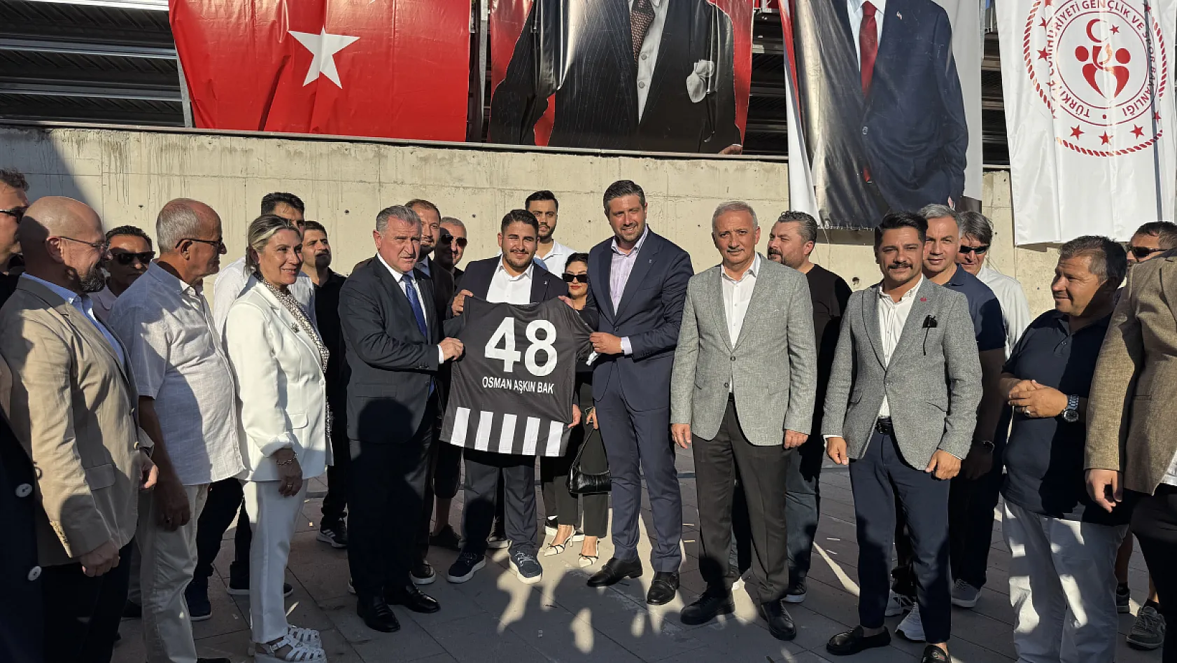 Bakan Osman Aşkın Bak'tan Marmaris'e Olimpik Yüzme Havuzu Müjdesi