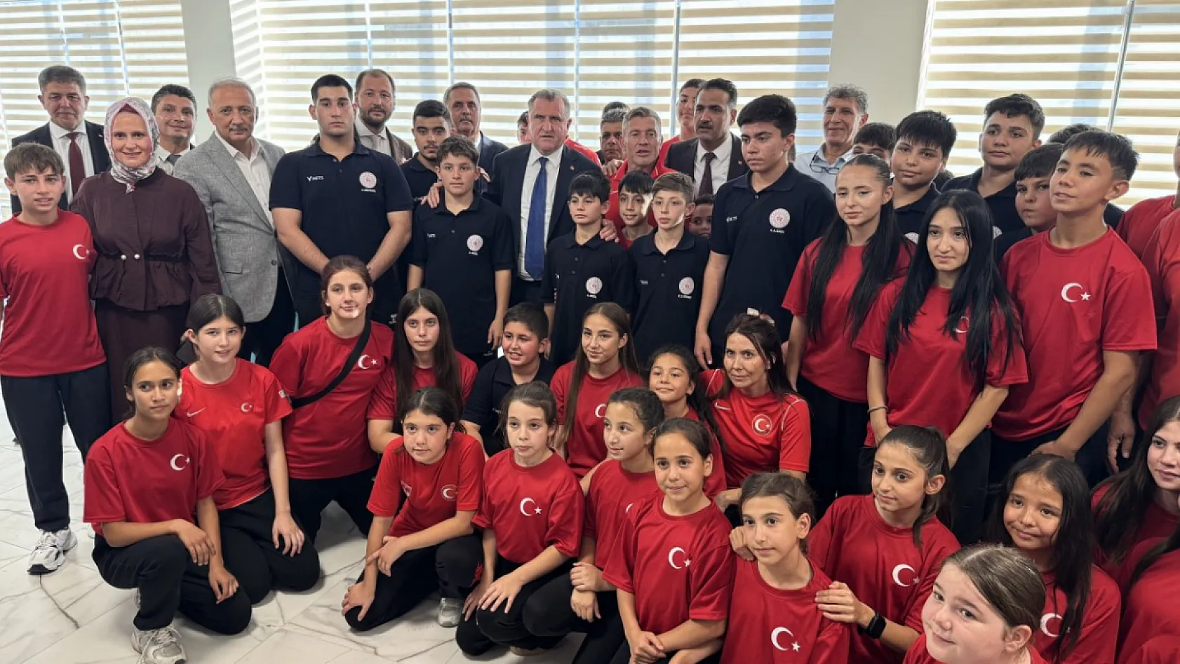 Bakan Osman Aşkın Bak'tan Marmaris'e Olimpik Yüzme Havuzu Müjdesi