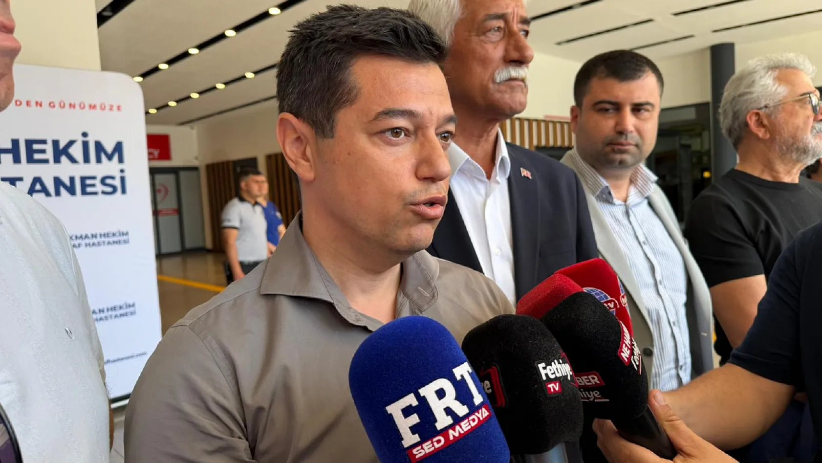 Acar Ünlü'den Karaca'ya Geçmiş Olsun Ziyareti