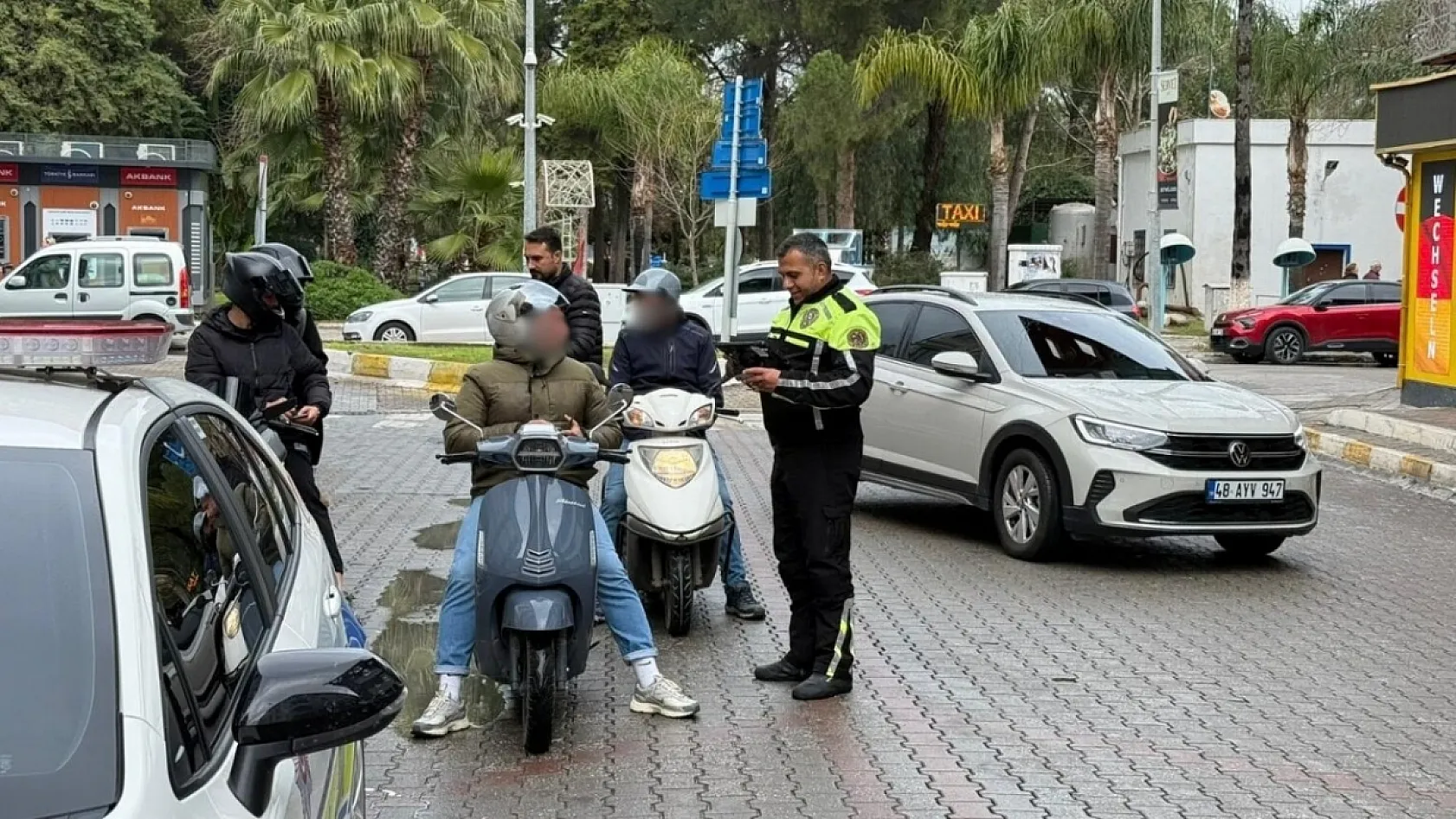 Fethiye Kandönmezler Kavşağı'nda motosiklet sürücülerine sıkı denetim