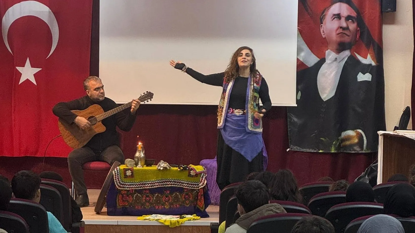 Seydikemer'de 'Müzik Masal İçinde, Masal Okul İçinde' projesi öğrencilerle buluştu