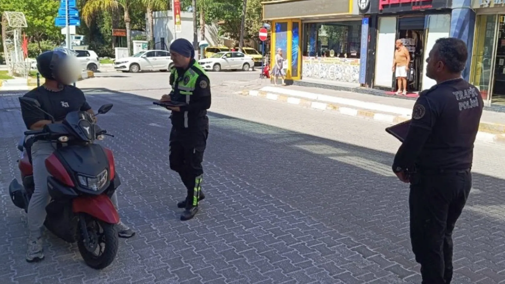 Fethiye'de Motosiklet Sürücülerine Sıkı Denetim: Kask ve Koruyucu Ekipman Kontrolü Yapıldı