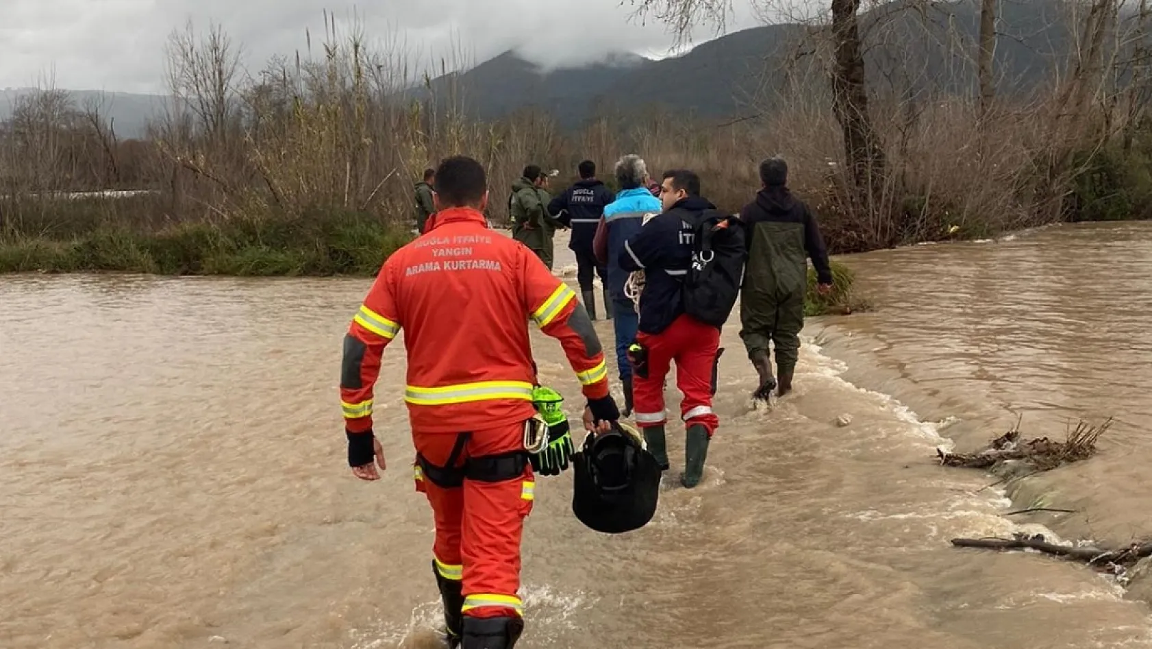 Seydikemer'de Mahsur Kalan Vatandaşlar İtfaiye Ekiplerince Kurtarıldı