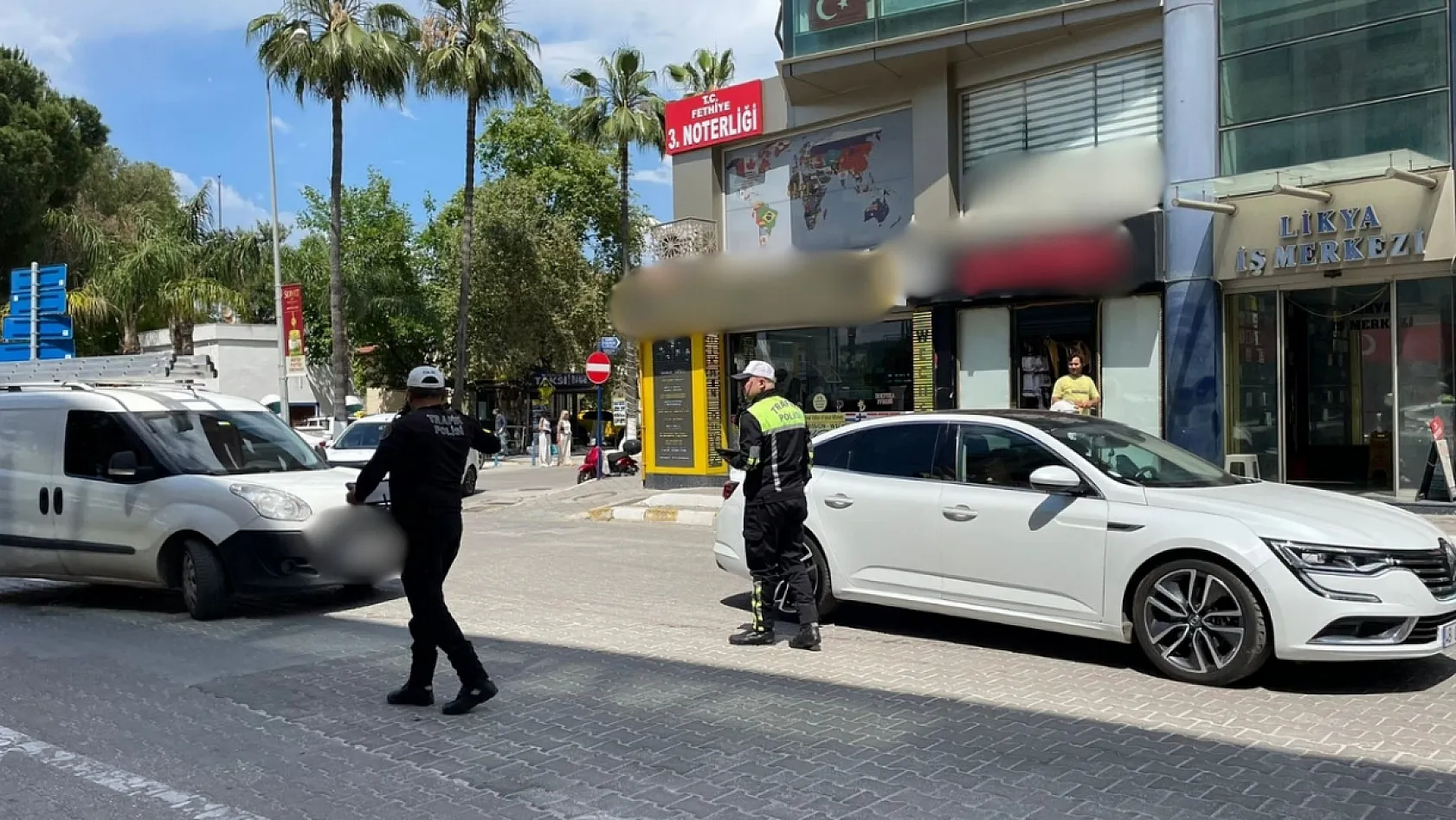Fethiye'de motosikletlere kask, araçlara emniyet kemeri denetimi