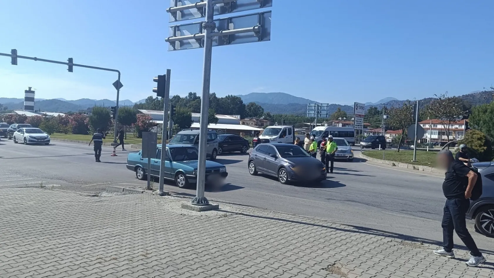 Fethiye'de Çiftlik-Kargı kavşağında kaza: Motosiklet sürücüsü yaralandı