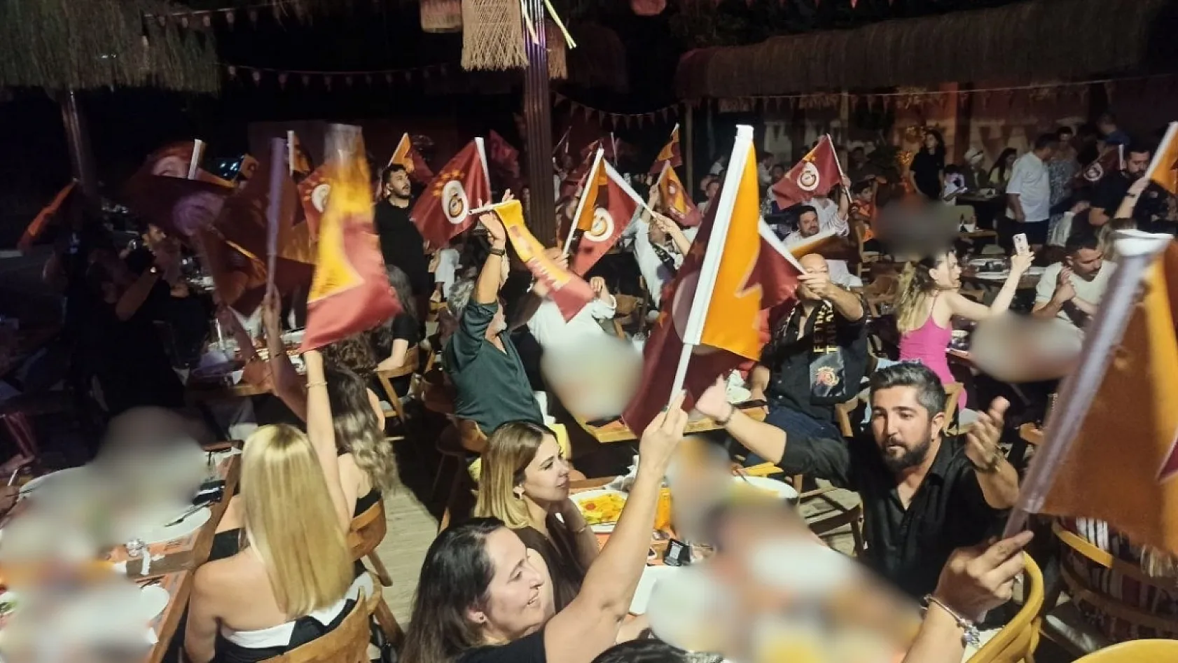 Fethiye'de Galatasaray Coşkusu: 26. Şampiyonluk ve Derneğin 10. Yılı Aynı Gecede Kutlandı