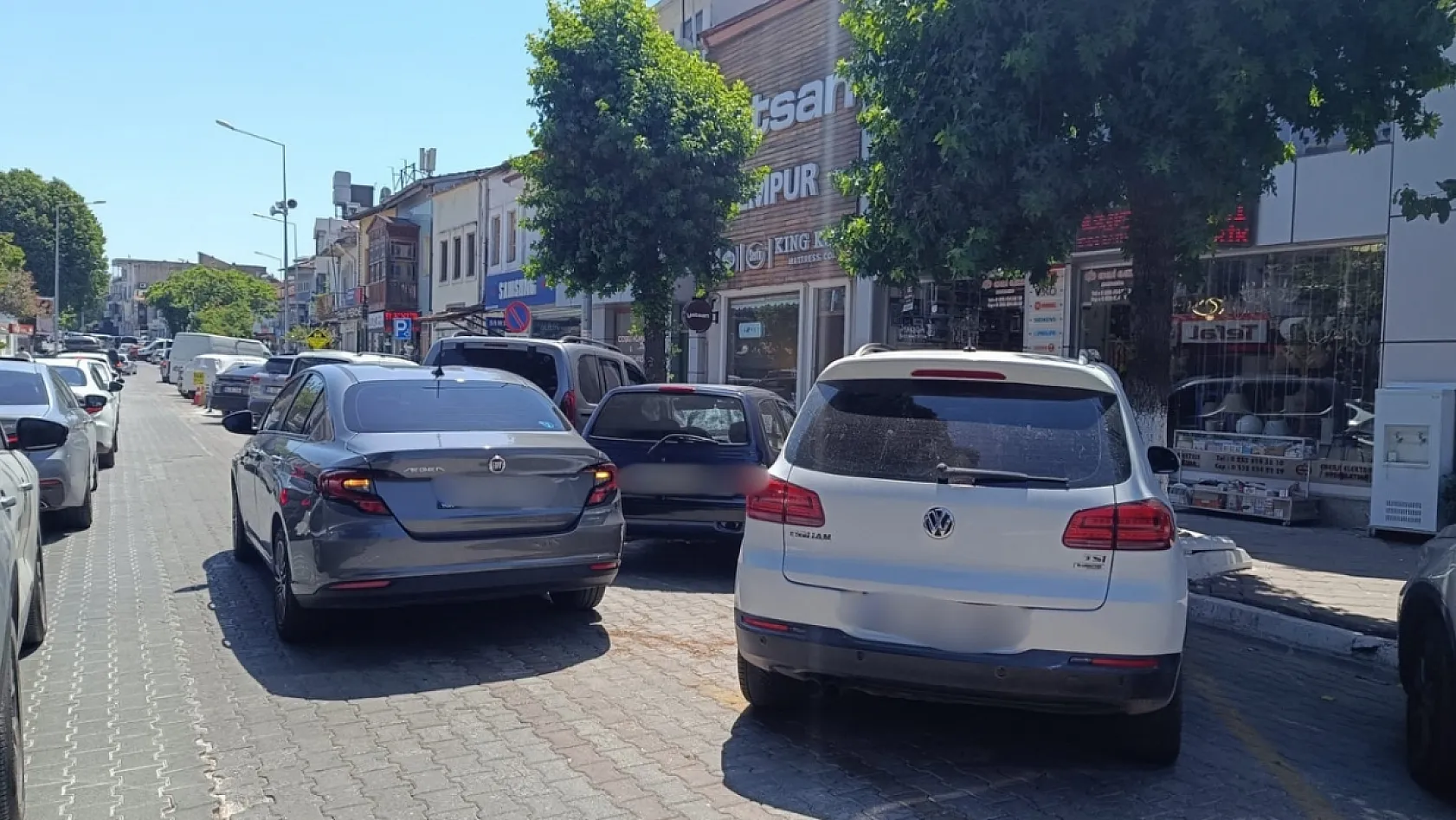 Fethiye'de çift sıra park sorunu büyüyor