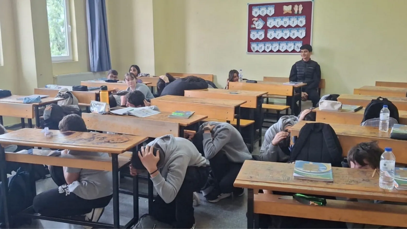 Datça'da deprem haftası kapsamında farkındalık eğitimi ve tatbikat yapıldı