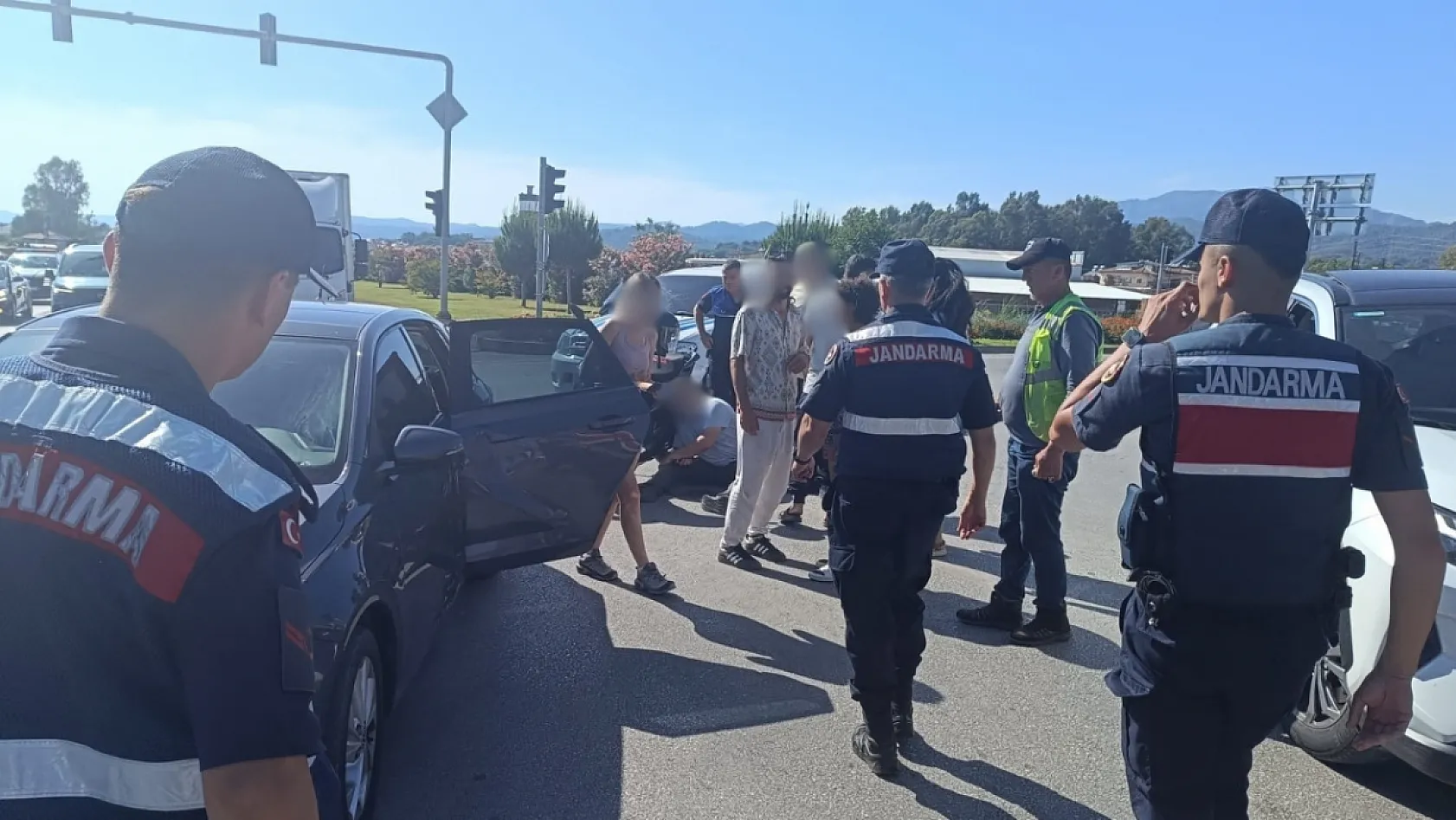 Fethiye'de Çiftlik-Kargı kavşağında kaza: Motosiklet sürücüsü yaralandı