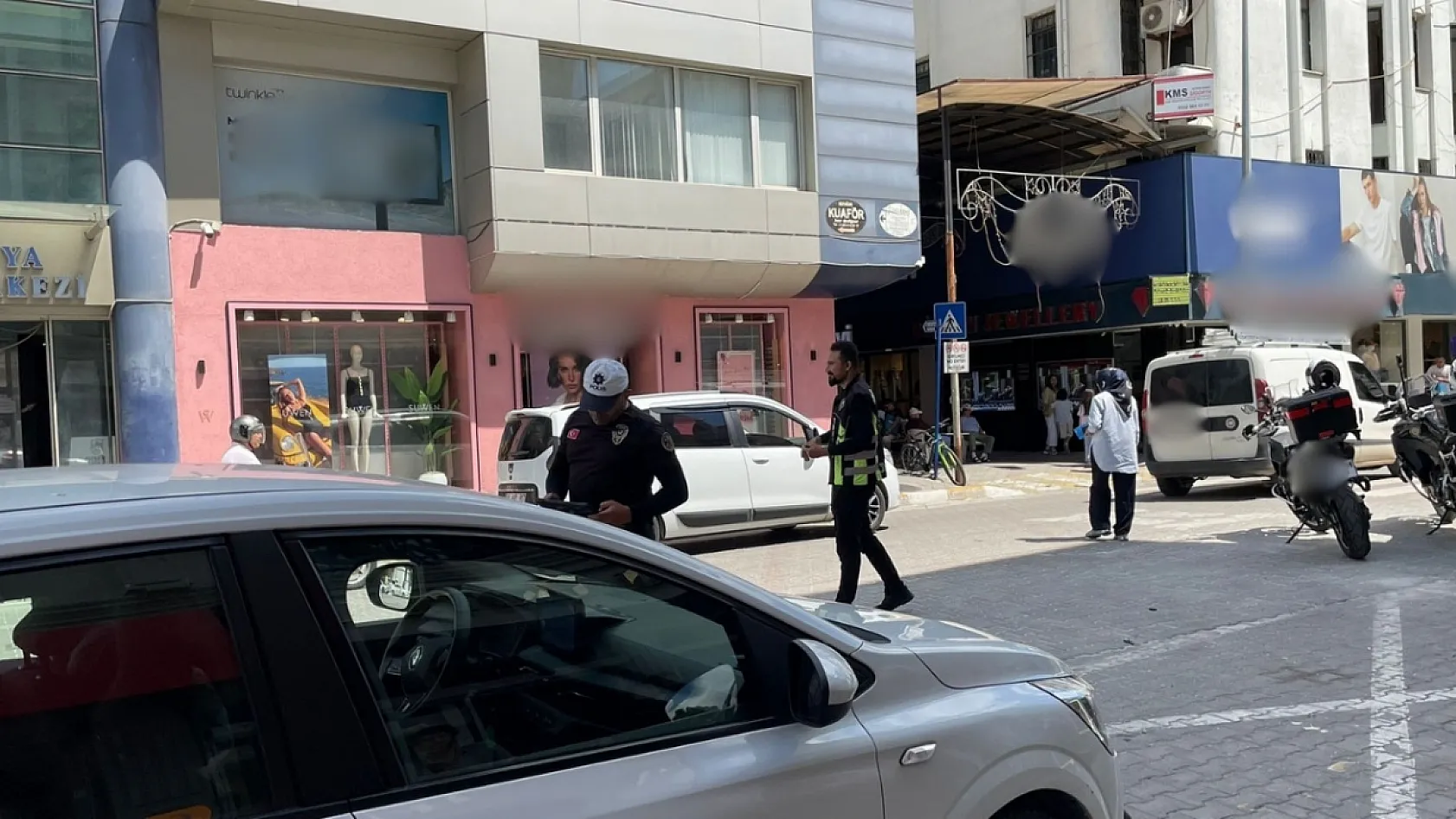 Fethiye'de motosikletlere kask, araçlara emniyet kemeri denetimi