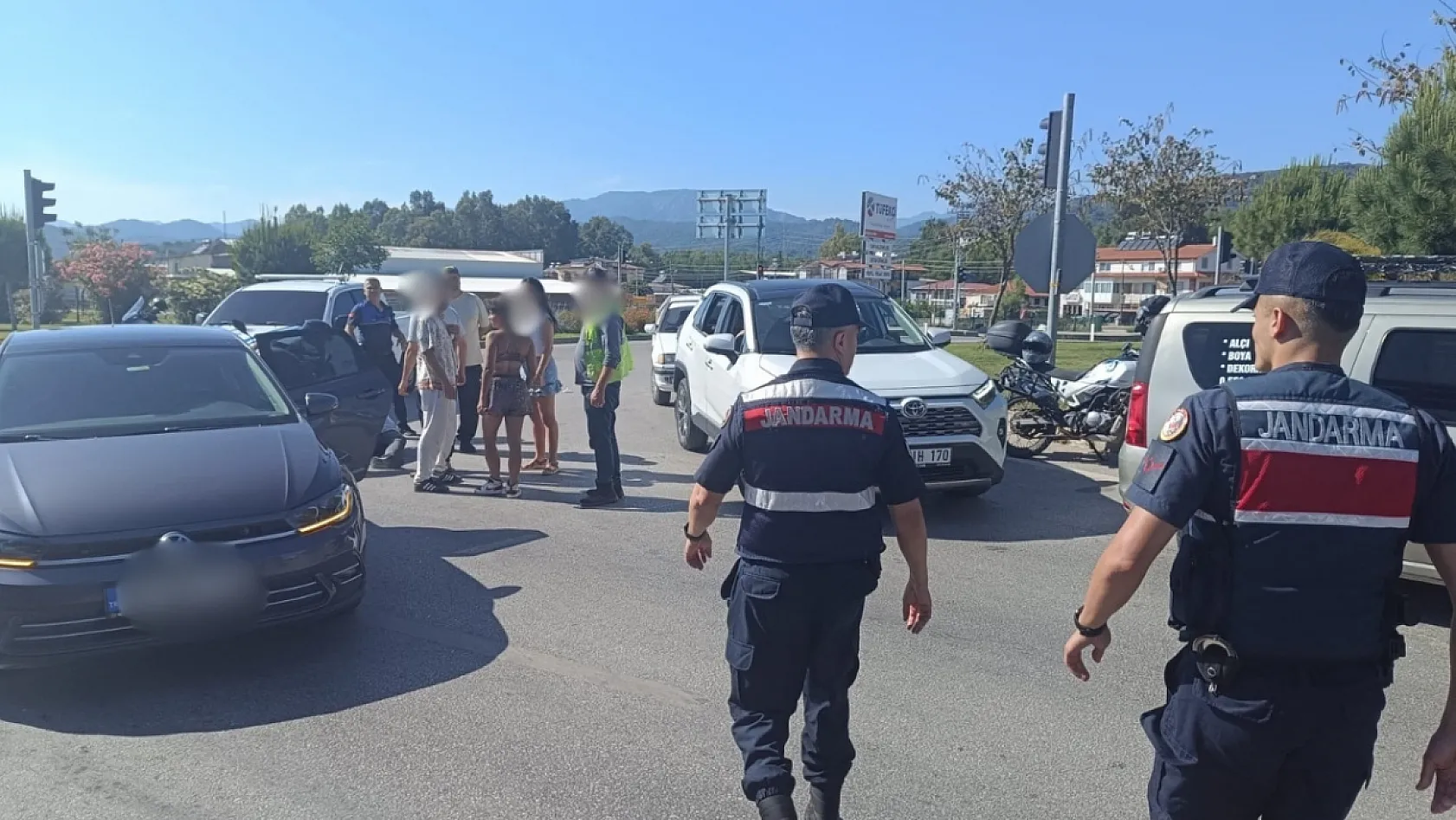Fethiye'de Çiftlik-Kargı kavşağında kaza: Motosiklet sürücüsü yaralandı