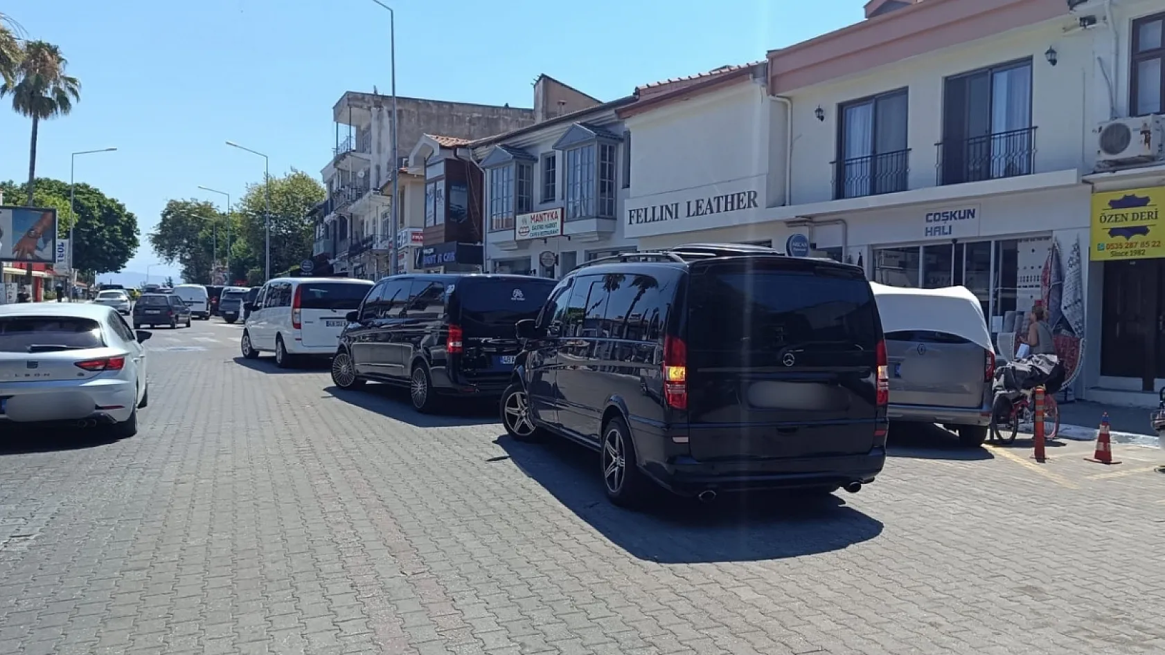 Fethiye'de çift sıra park sorunu büyüyor