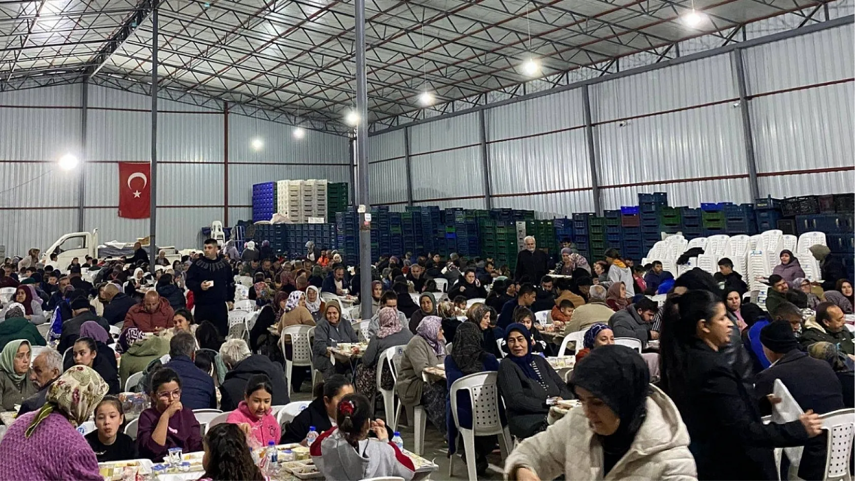 Seydikemer'de 'Maarifin Kalbinde Ramazan' iftarına yoğun katılım