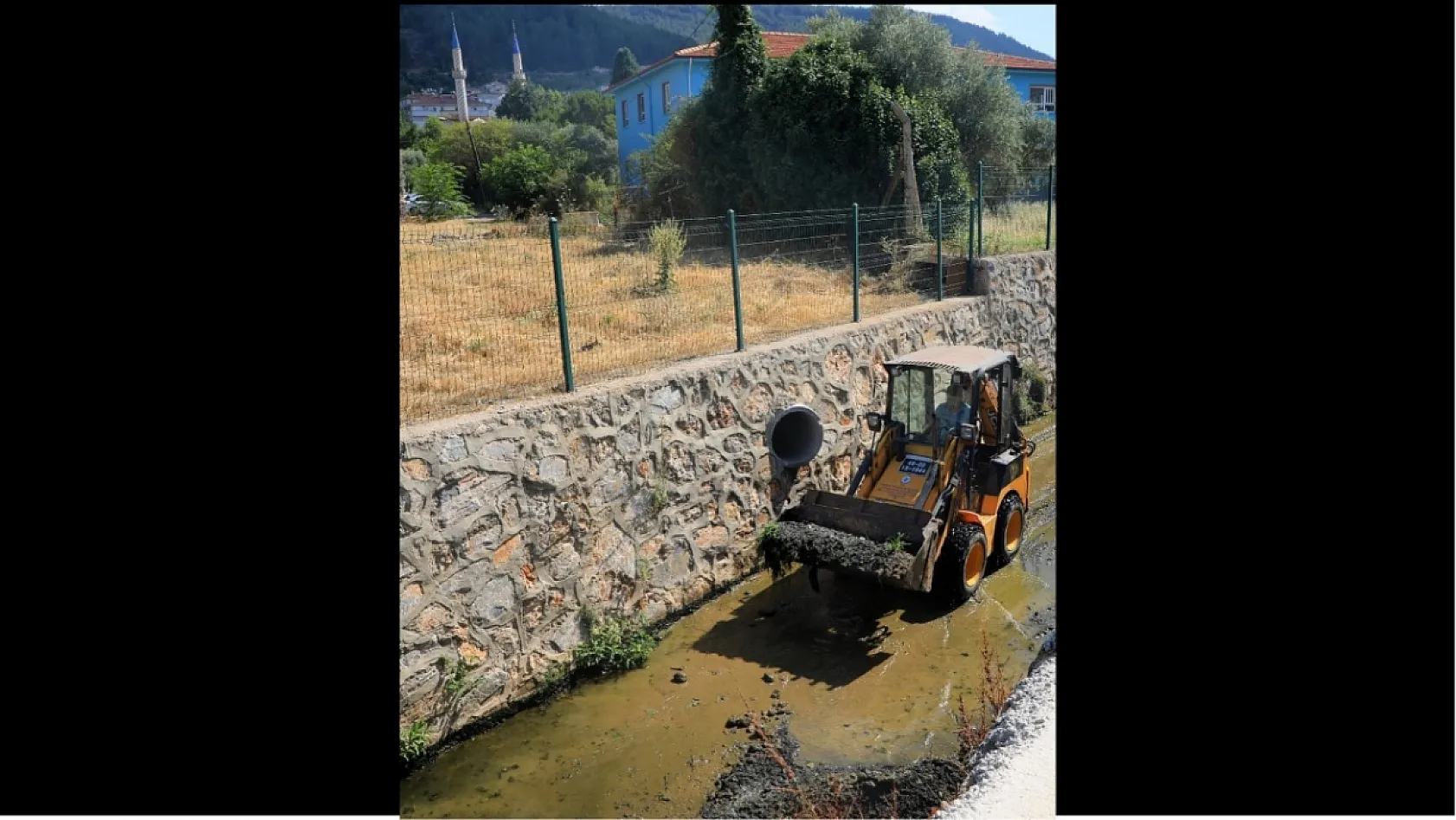 MUSKİ 2025 yılında Menteşe'de 16 bin metre dere temizliği yaptı