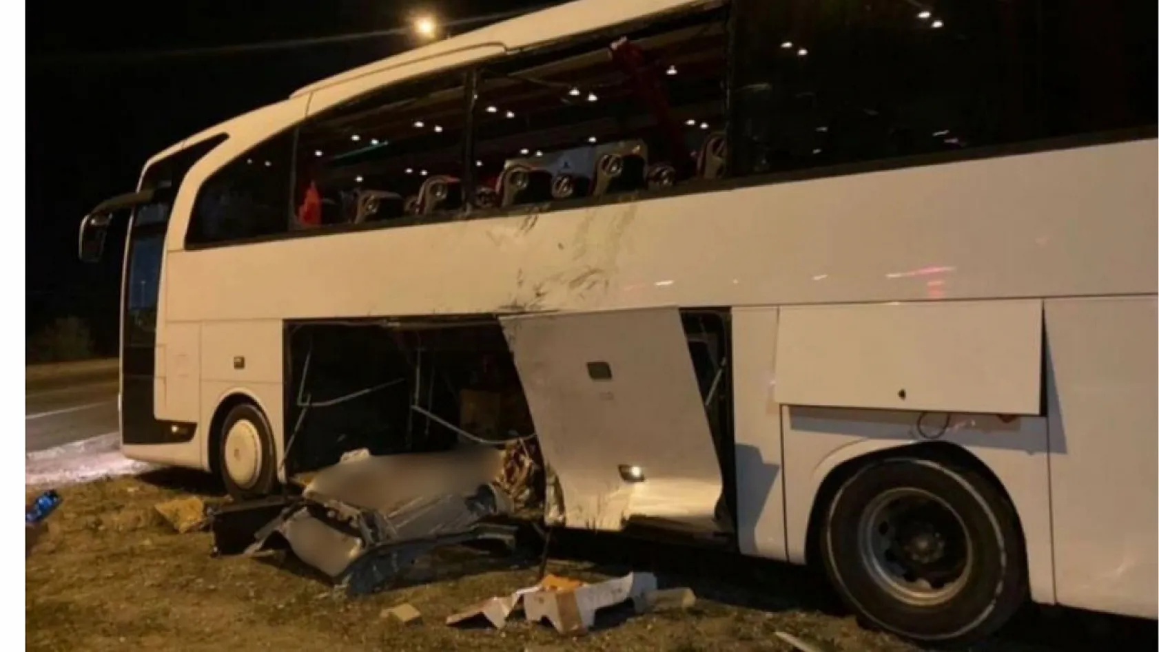 Otogar kavşağında otobüs ile kamyon çarpıştı: 14 yaralı