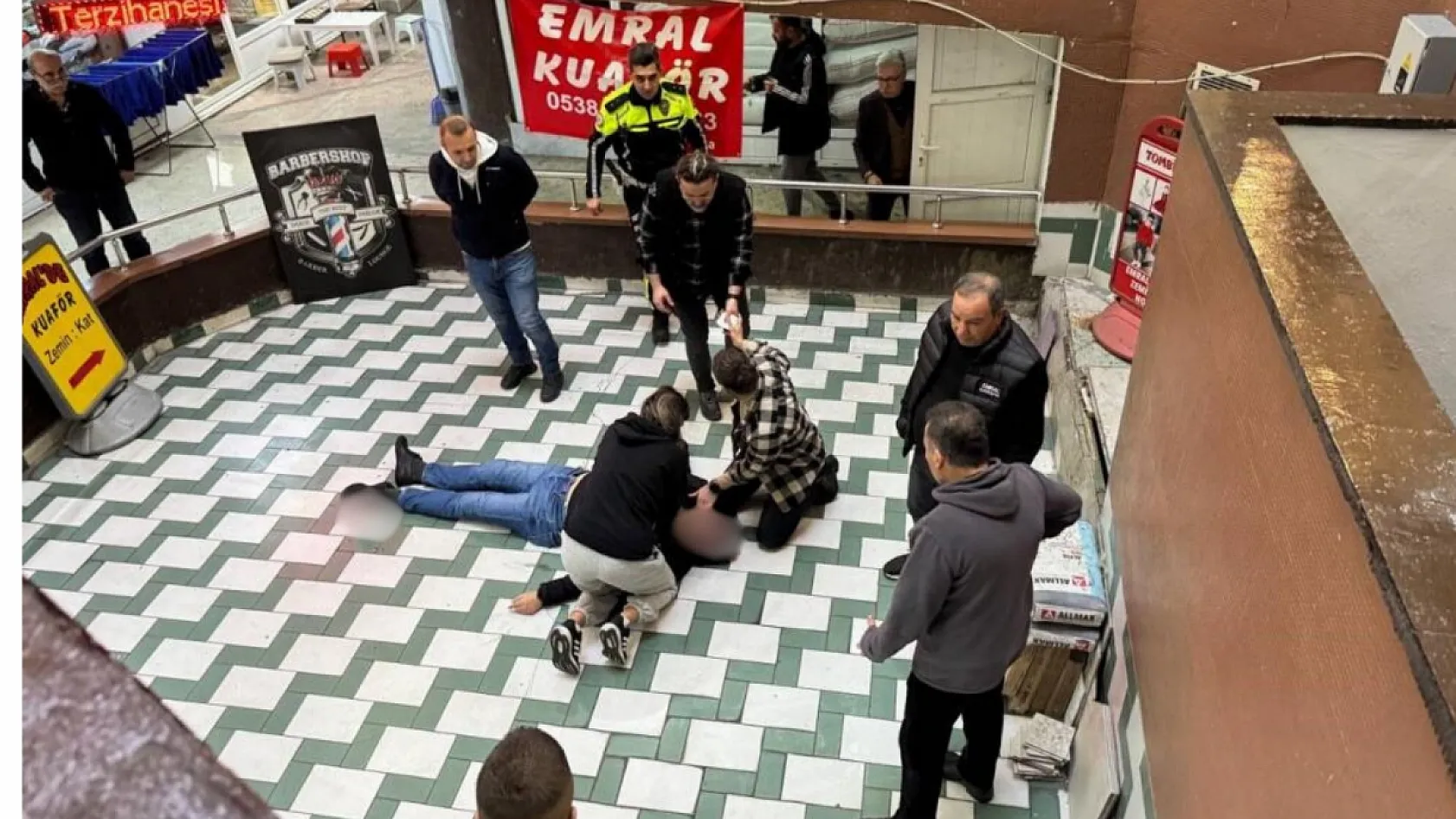 Alışveriş merkezinde kendini üçüncü kattan boşluğa bıraktı