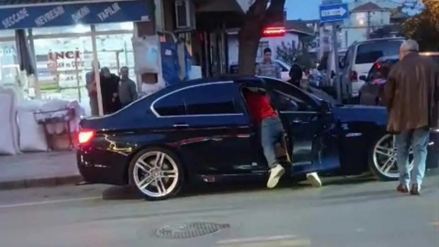 Otomobilinde defalarca bıçaklanmıştı, hayatını kaybetti
