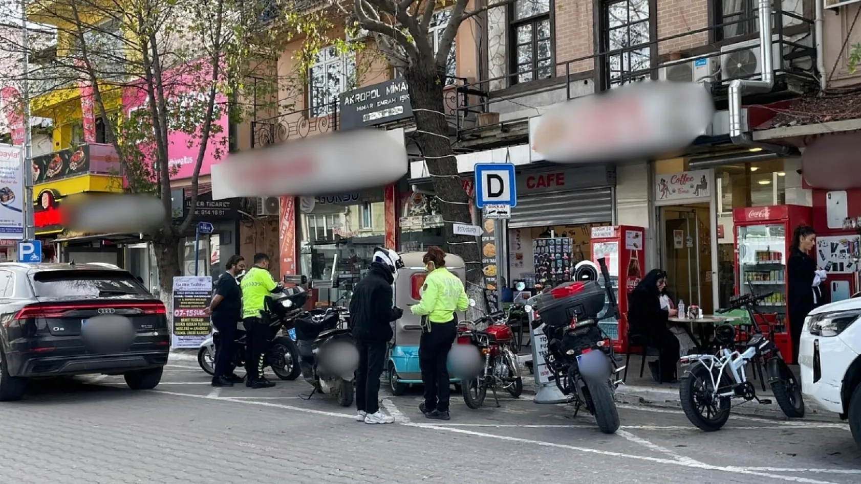 Fethiye'de motosiklet sürücülerine kask ve eldiven denetimi