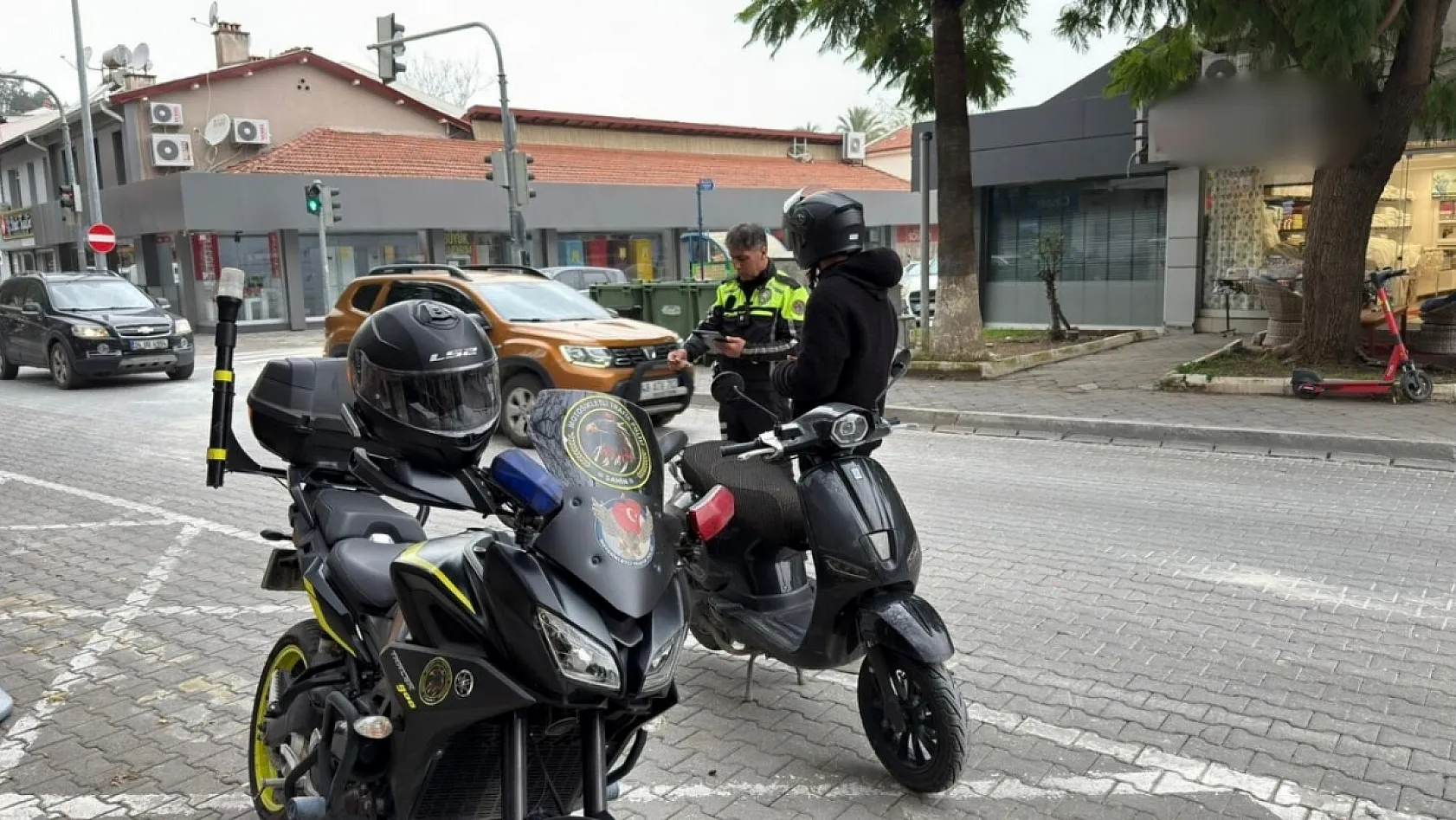 Fethiye Çarşı Caddesi'nde motosikletlere sıkı kontrol