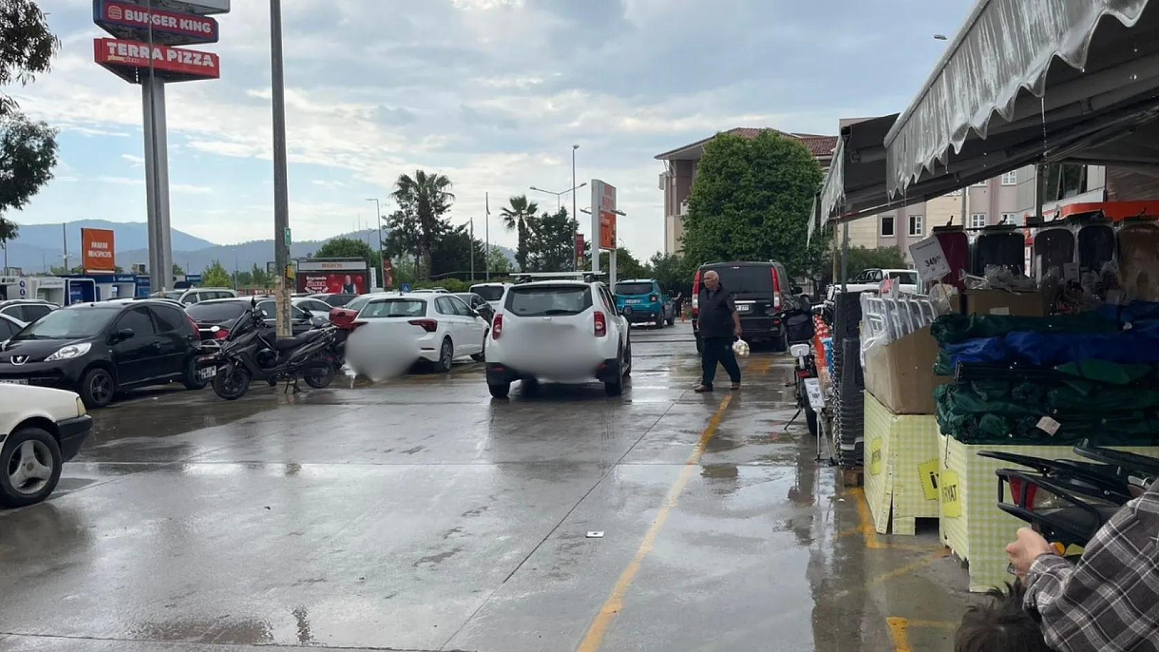 Fethiye'de Öğleden Sonra Beklenen Yağış Etkili Oldu