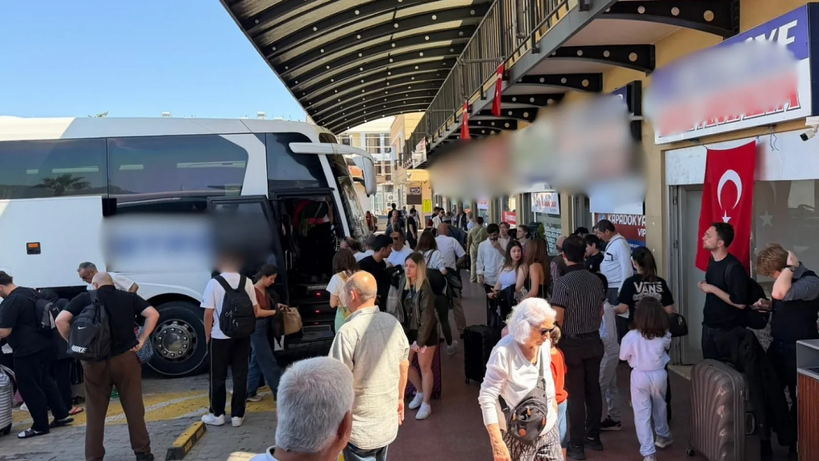 Fethiye Otogarı'nda bayram bereketi: Giden de gelen de çok