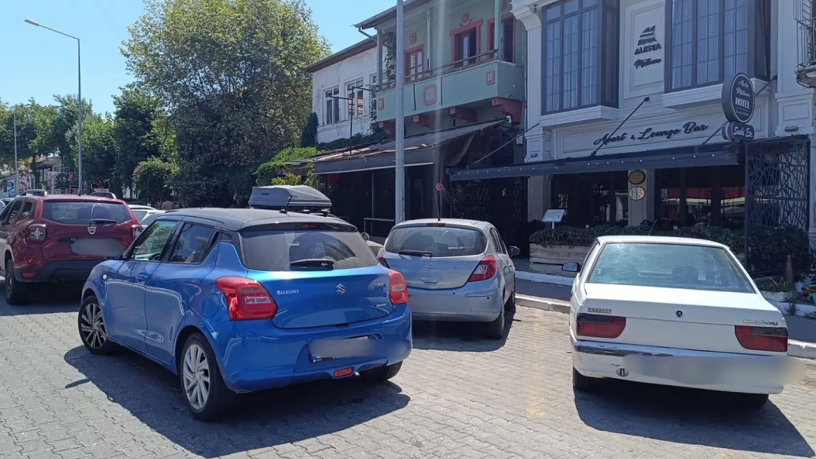 Fethiye'de çift sıra park sorunu büyüyor