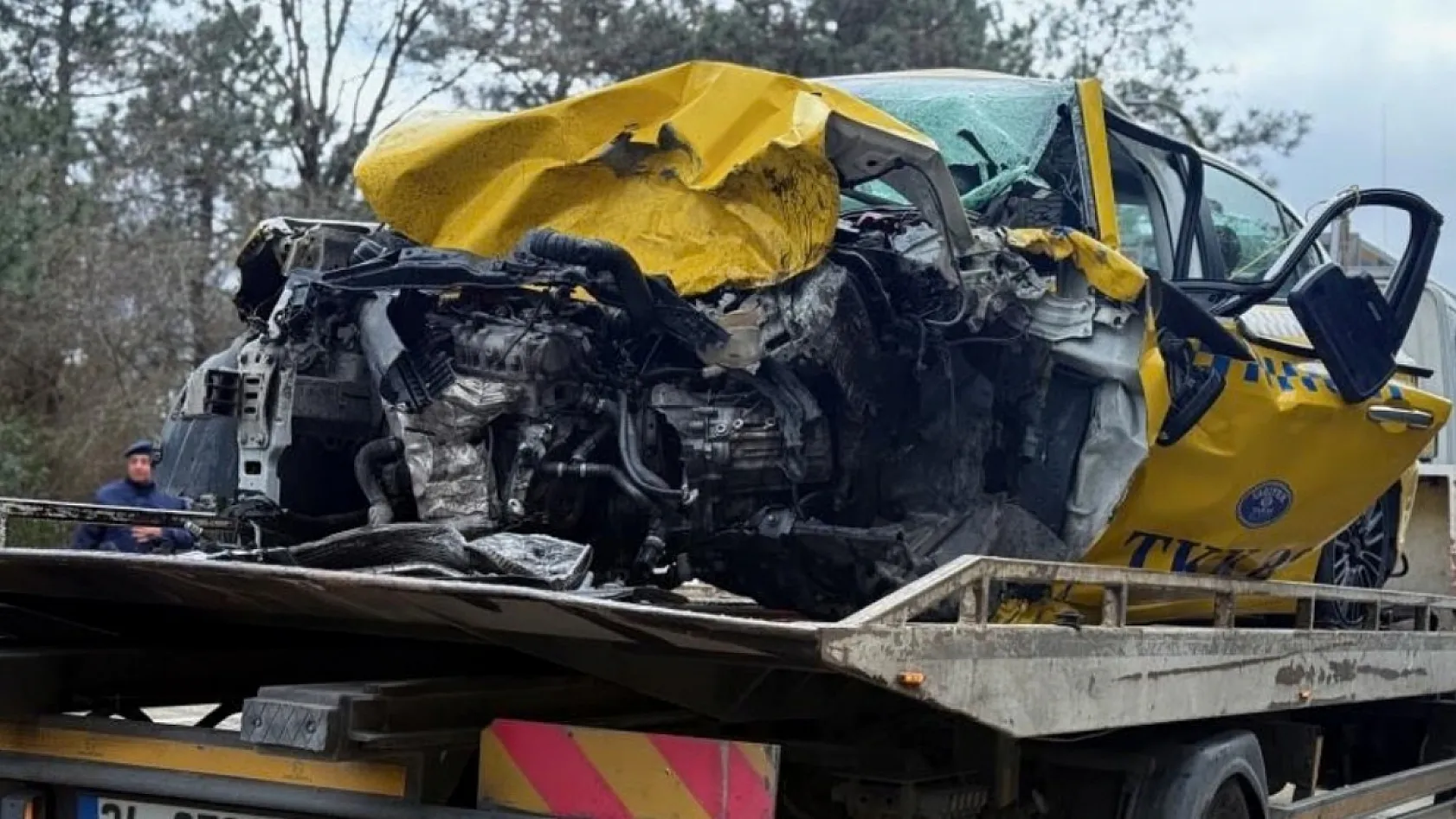Hatalı sollama zincirleme kazaya neden oldu: 1 ölü, 4 yaralı