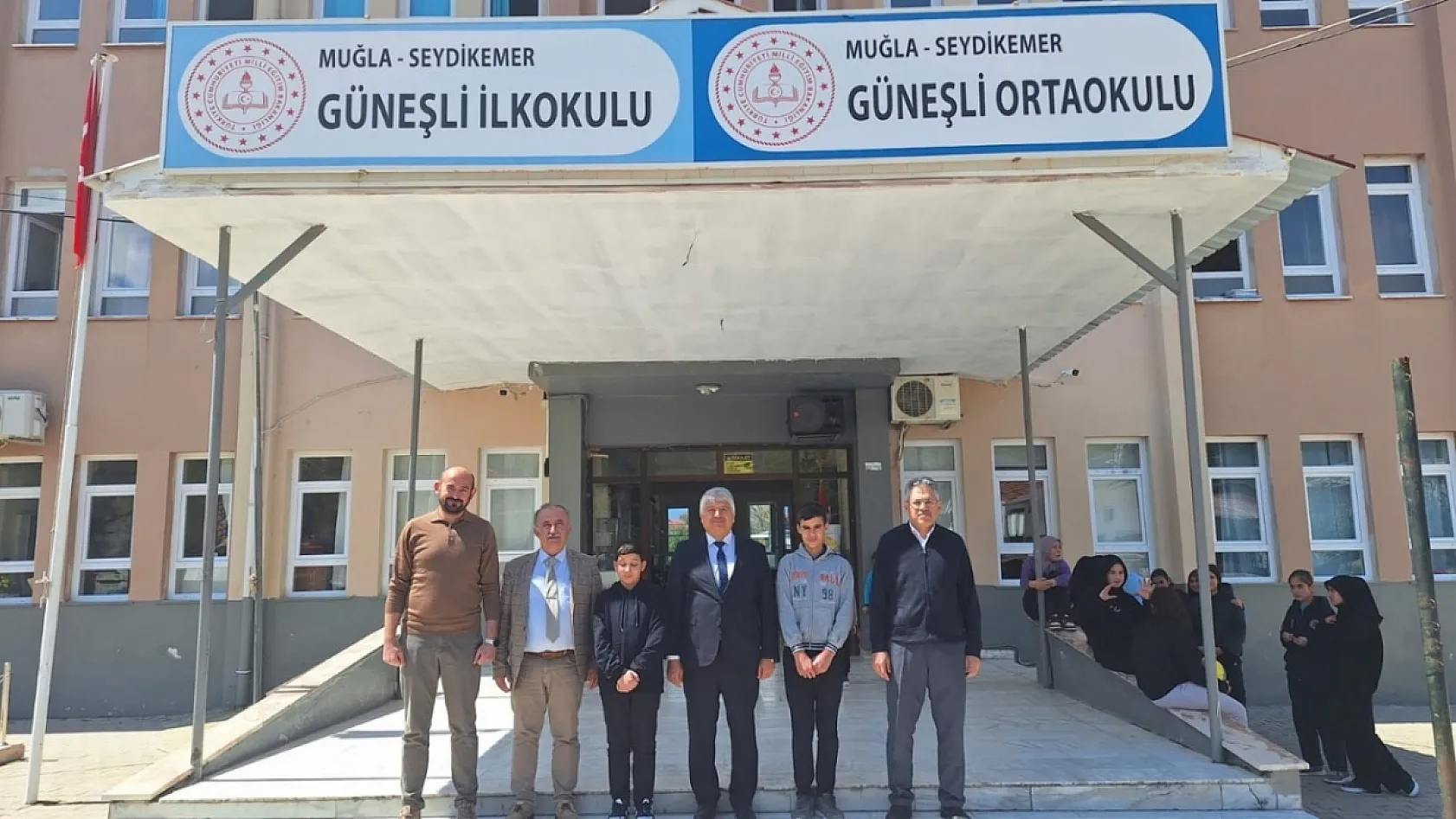 AK Parti Seydikemer İlçe Başkanı Ali Büklü'den TÜBİTAK Bölge Birincisi Öğrencilere Ziyaret