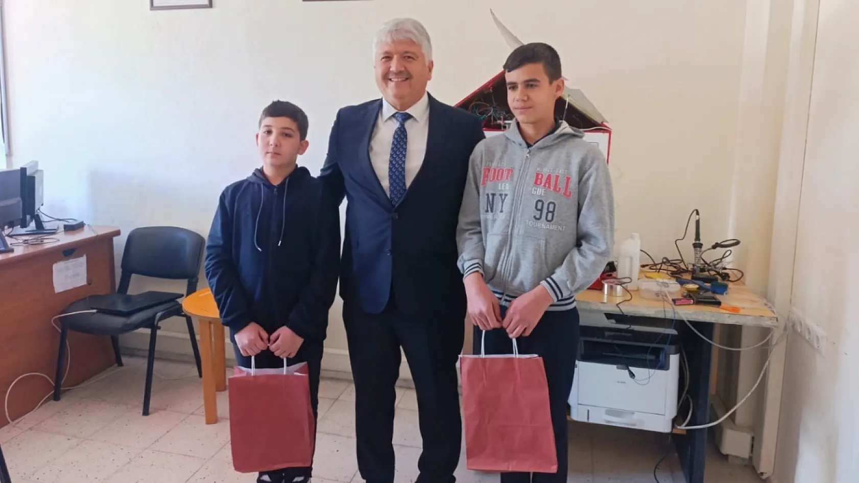AK Parti Seydikemer İlçe Başkanı Ali Büklü'den TÜBİTAK Bölge Birincisi Öğrencilere Ziyaret