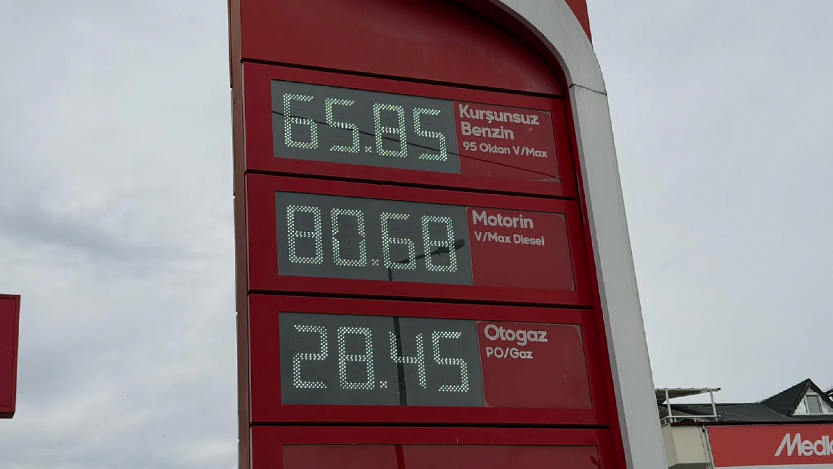 Akaryakıt nereye gidiyor? Fethiye'de motorin 80 TL'yi aştı